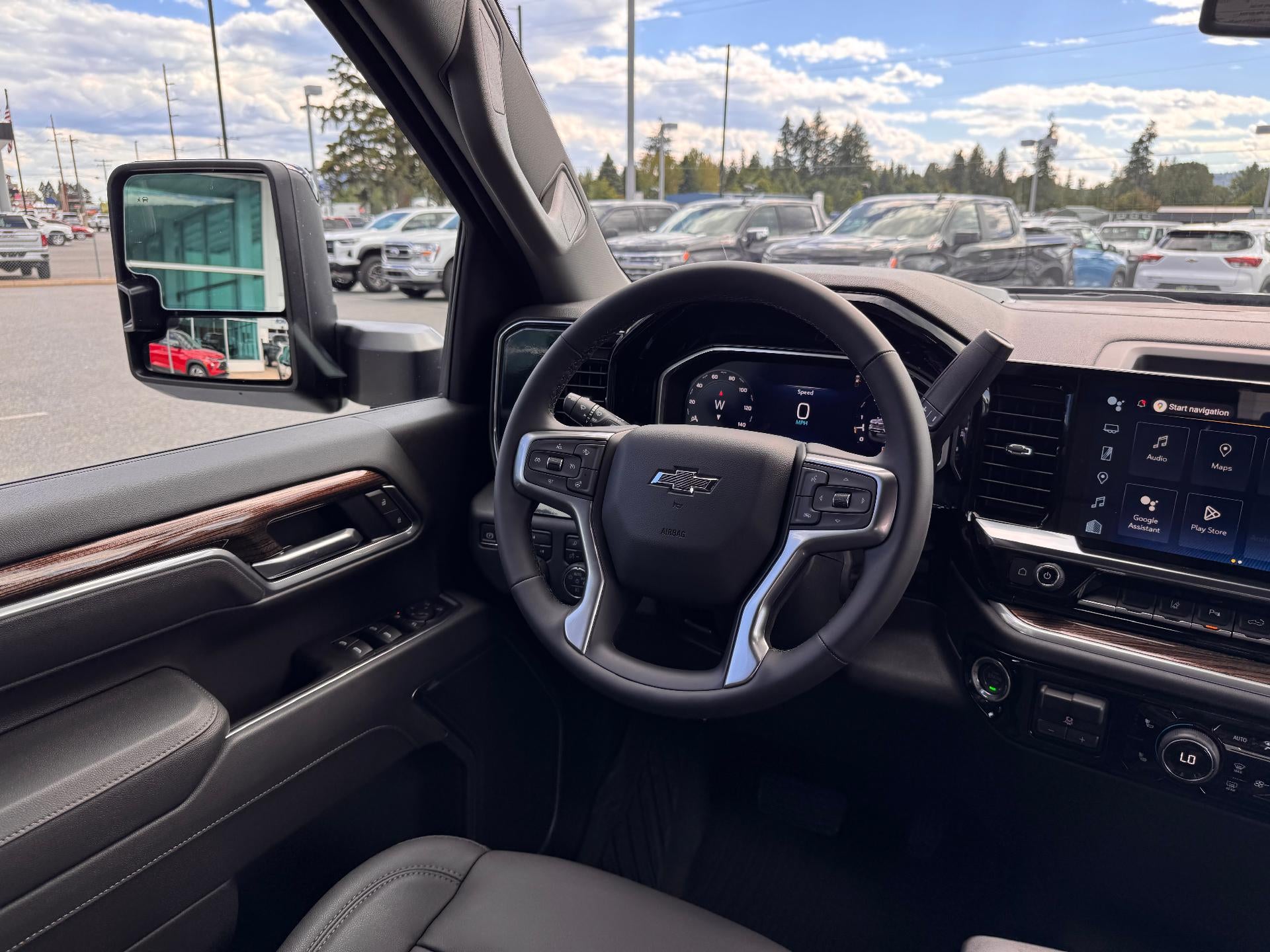 2026 Chevrolet Silverado 2500 HD LT / CREW / 6.6 LITER GAS V8 / TRAIL BOSS / LEATHER / SURROND VISION / STANDARD BOX