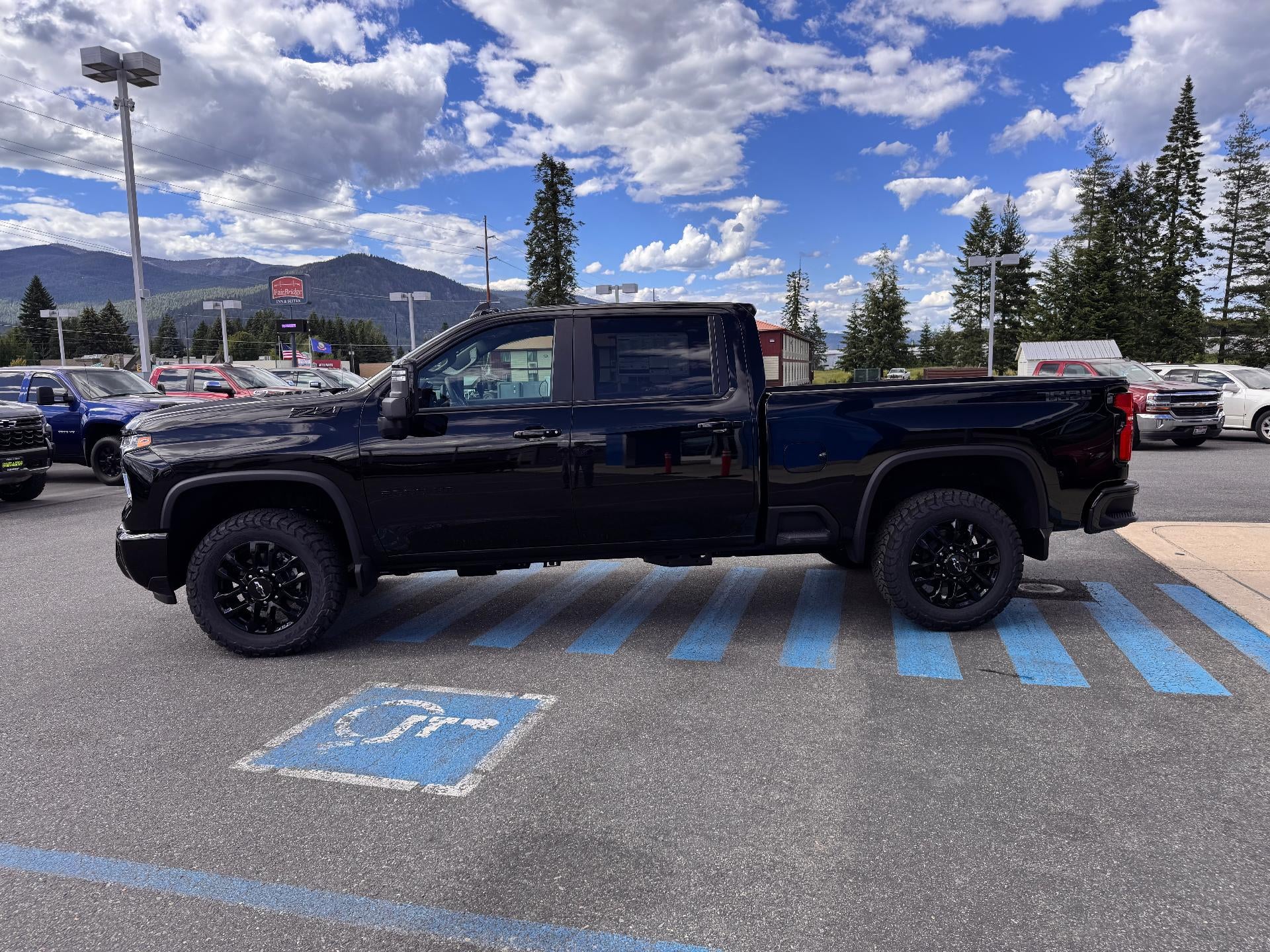 2026 Chevrolet Silverado 2500 HD LT / CREW / 6.6 LITER GAS V8 / TRAIL BOSS / LEATHER / SURROND VISION / STANDARD BOX