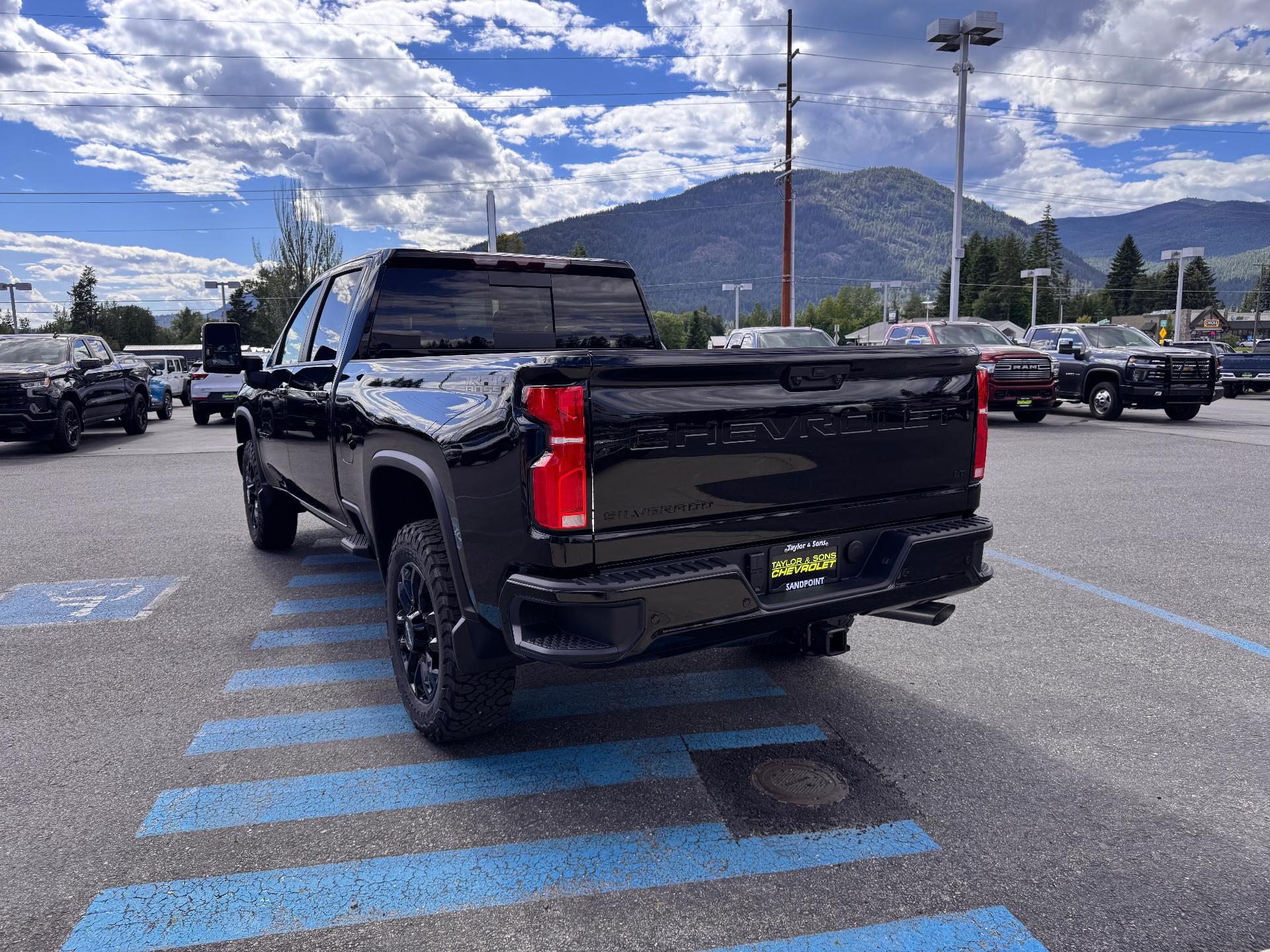 2026 Chevrolet Silverado 2500 HD LT / CREW / 6.6 LITER GAS V8 / TRAIL BOSS / LEATHER / SURROND VISION / STANDARD BOX