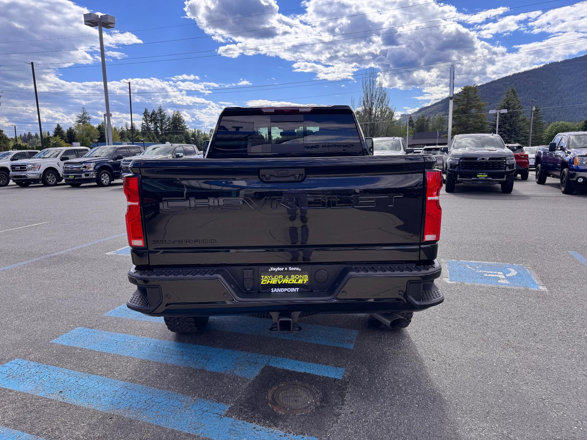 2026 Chevrolet Silverado 2500 HD LT / CREW / 6.6 LITER GAS V8 / TRAIL BOSS / LEATHER / SURROND VISION / STANDARD BOX