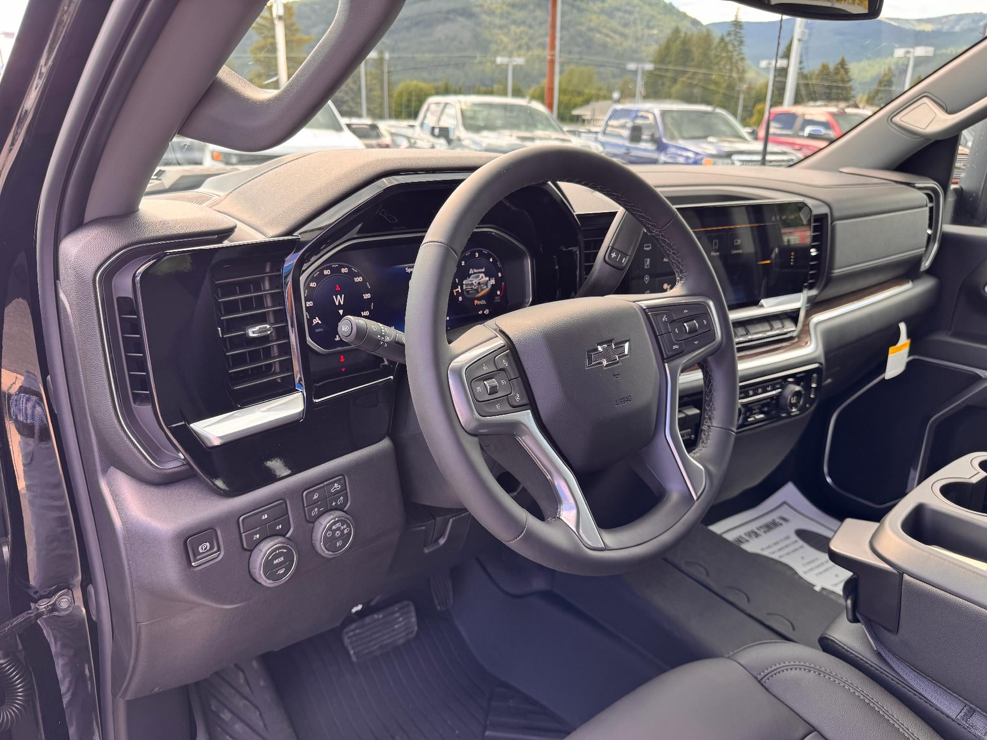 2026 Chevrolet Silverado 2500 HD LT / CREW / 6.6 LITER GAS V8 / TRAIL BOSS / LEATHER / SURROND VISION / STANDARD BOX