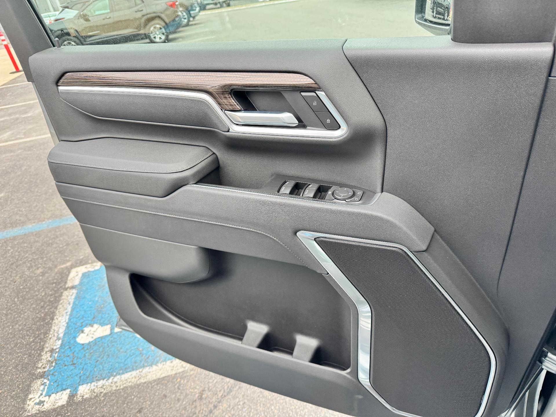 2026 Chevrolet Silverado 3500 HD LT / CREW / DMAX DIESEL / Z71 OFF ROAD / ADAPTIVE CRUISE / STANDARD BOX