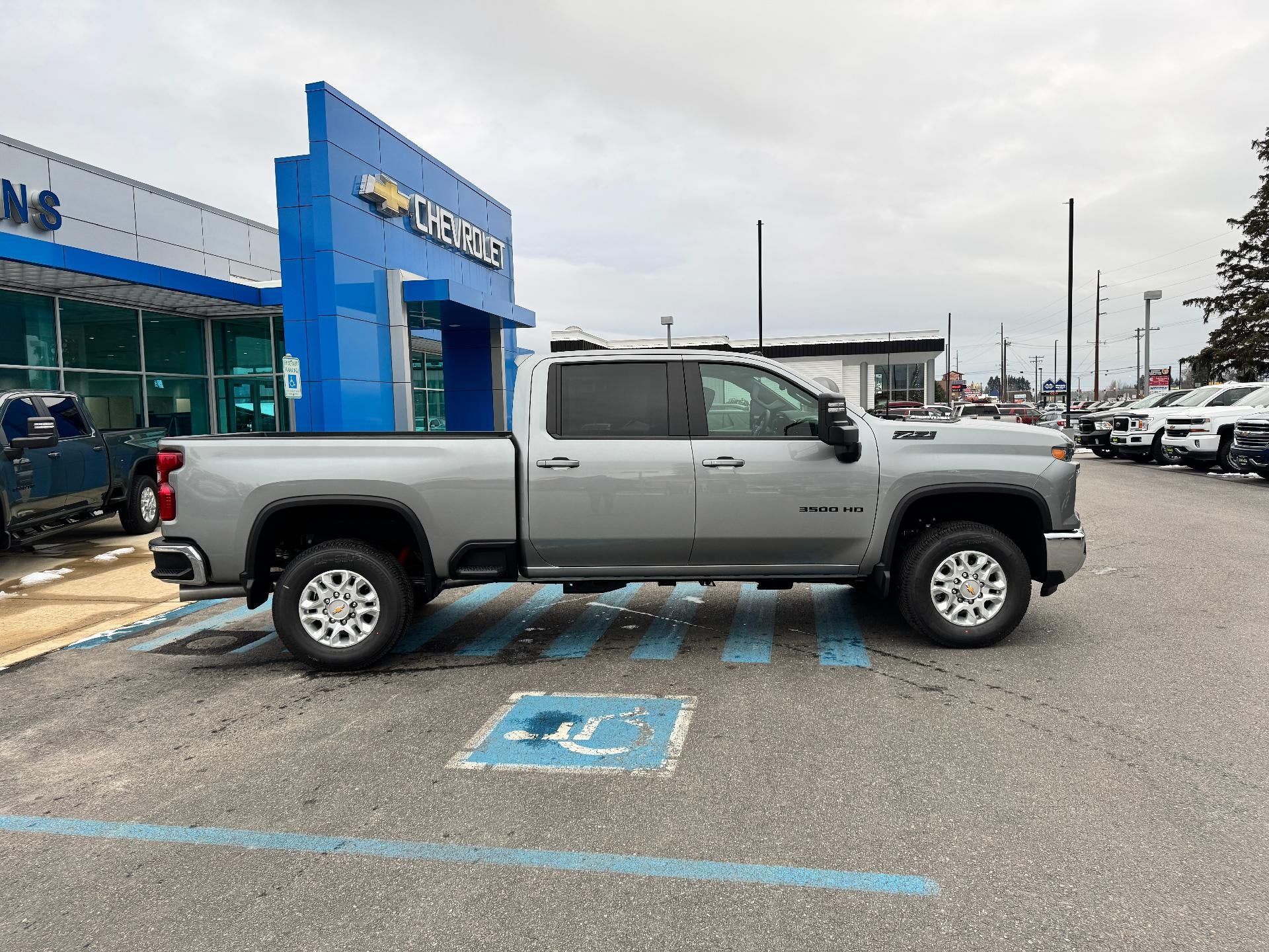 2026 Chevrolet Silverado 3500 HD LT / CREW / DMAX DIESEL / Z71 OFF ROAD / ADAPTIVE CRUISE / STANDARD BOX
