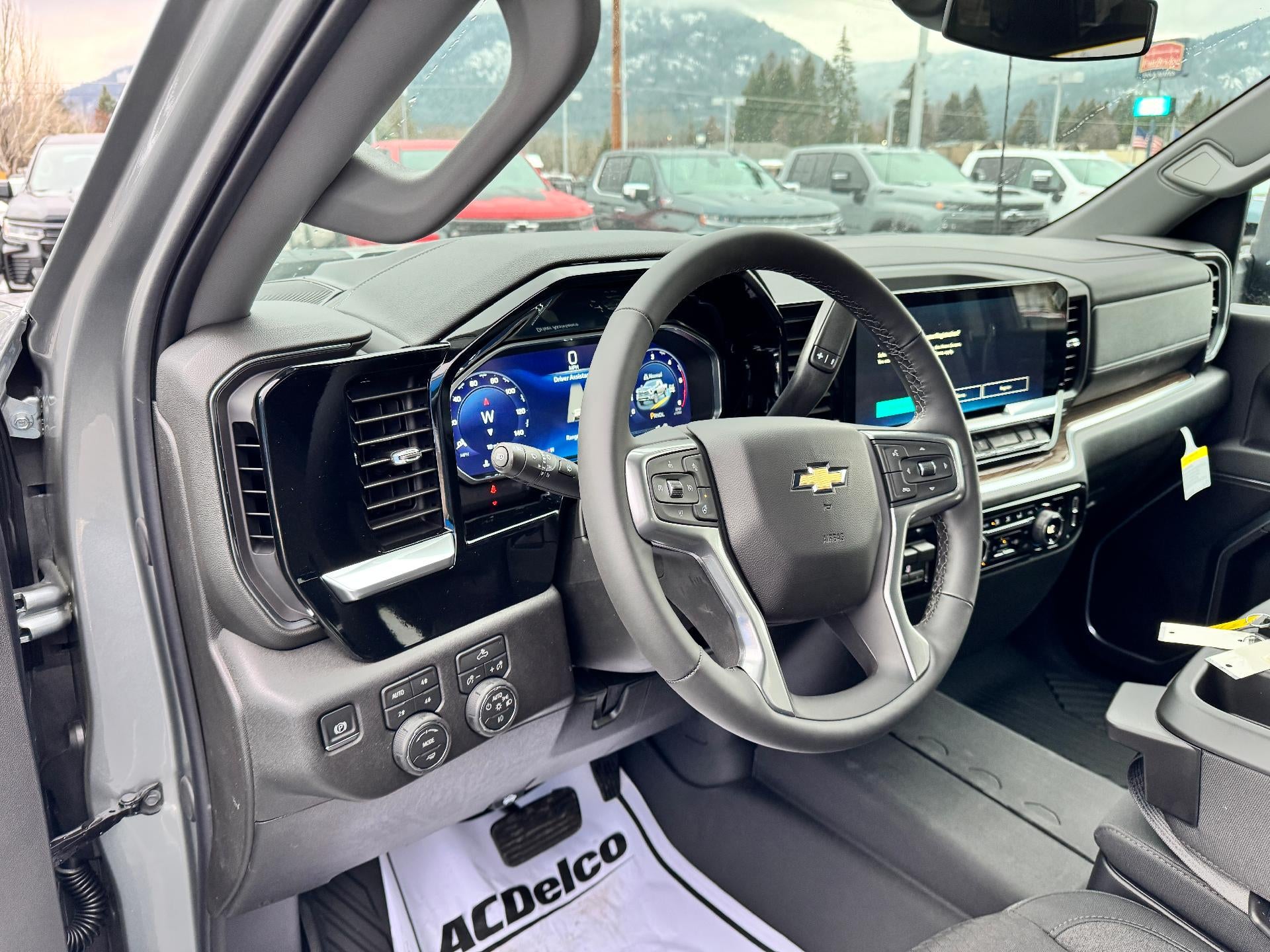 2026 Chevrolet Silverado 3500 HD LT / CREW / DMAX DIESEL / Z71 OFF ROAD / ADAPTIVE CRUISE / STANDARD BOX