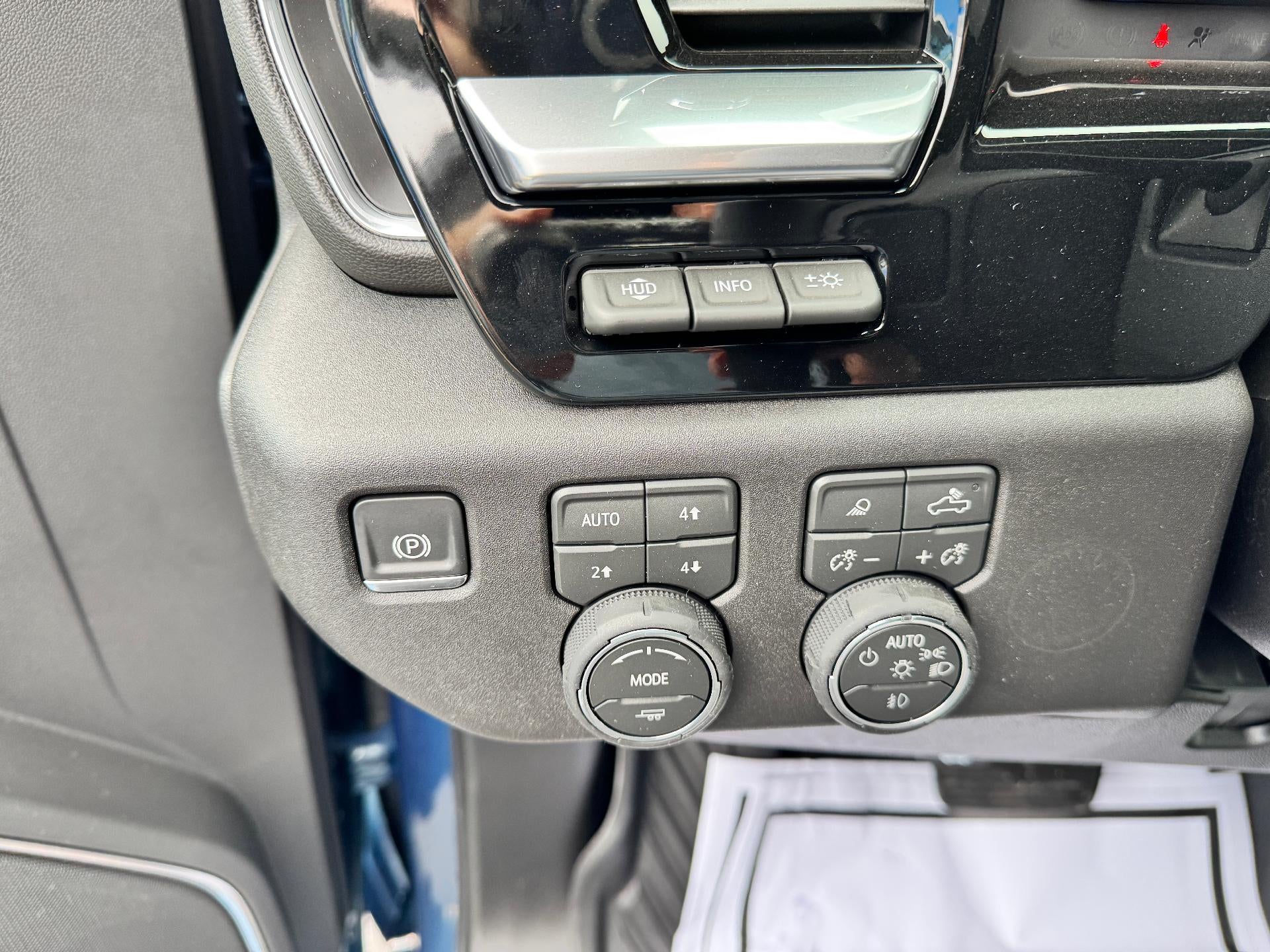 2026 Chevrolet Silverado 3500 HD LTZ / CREW / DMAX DIESEL / PREMIUM PCKG / TECH PCKG / Z71 OFF ROAD / STANDARD BOX