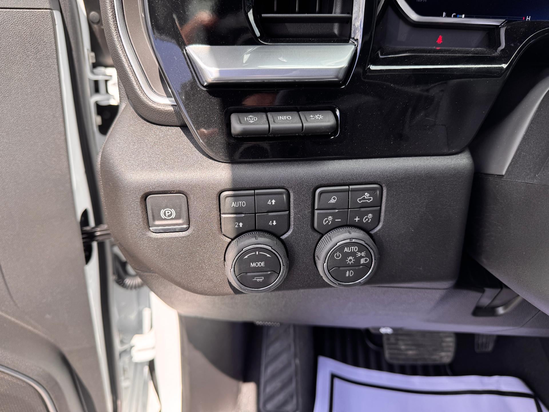 2026 Chevrolet Silverado 3500 HD LTZ / CREW / DMAX DIESEL / Z71 CHROME SPORT / TECH PCKG / STANDARD BOX