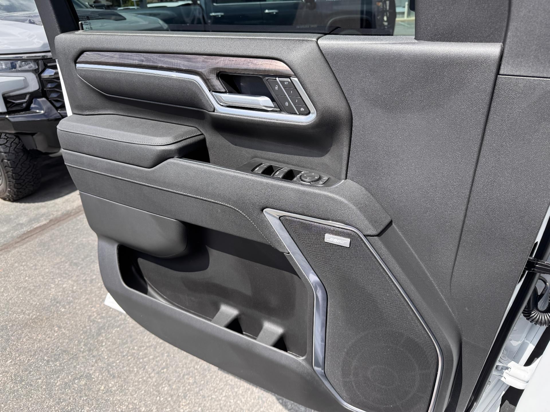2026 Chevrolet Silverado 3500 HD LTZ / CREW / DMAX DIESEL / Z71 CHROME SPORT / TECH PCKG / STANDARD BOX