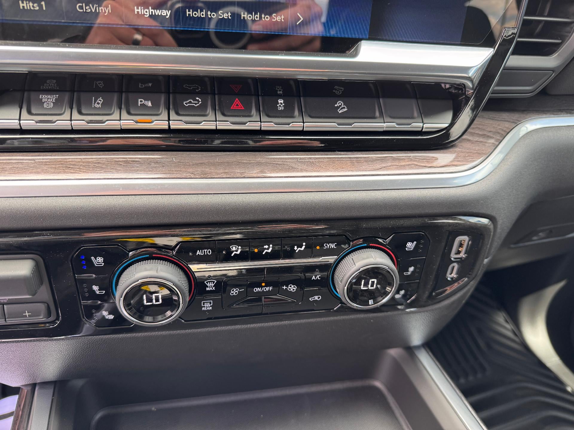 2026 Chevrolet Silverado 3500 HD LTZ / CREW / DMAX DIESEL / Z71 CHROME SPORT / TECH PCKG / STANDARD BOX
