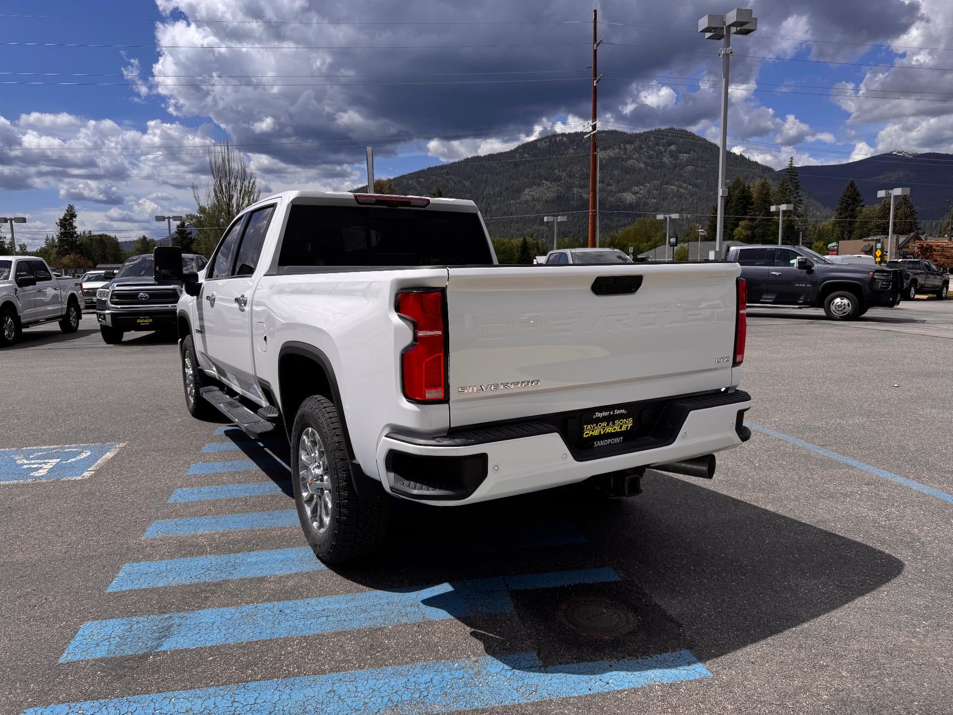 2026 Chevrolet Silverado 3500 HD LTZ / CREW / DMAX DIESEL / Z71 CHROME SPORT / TECH PCKG / STANDARD BOX