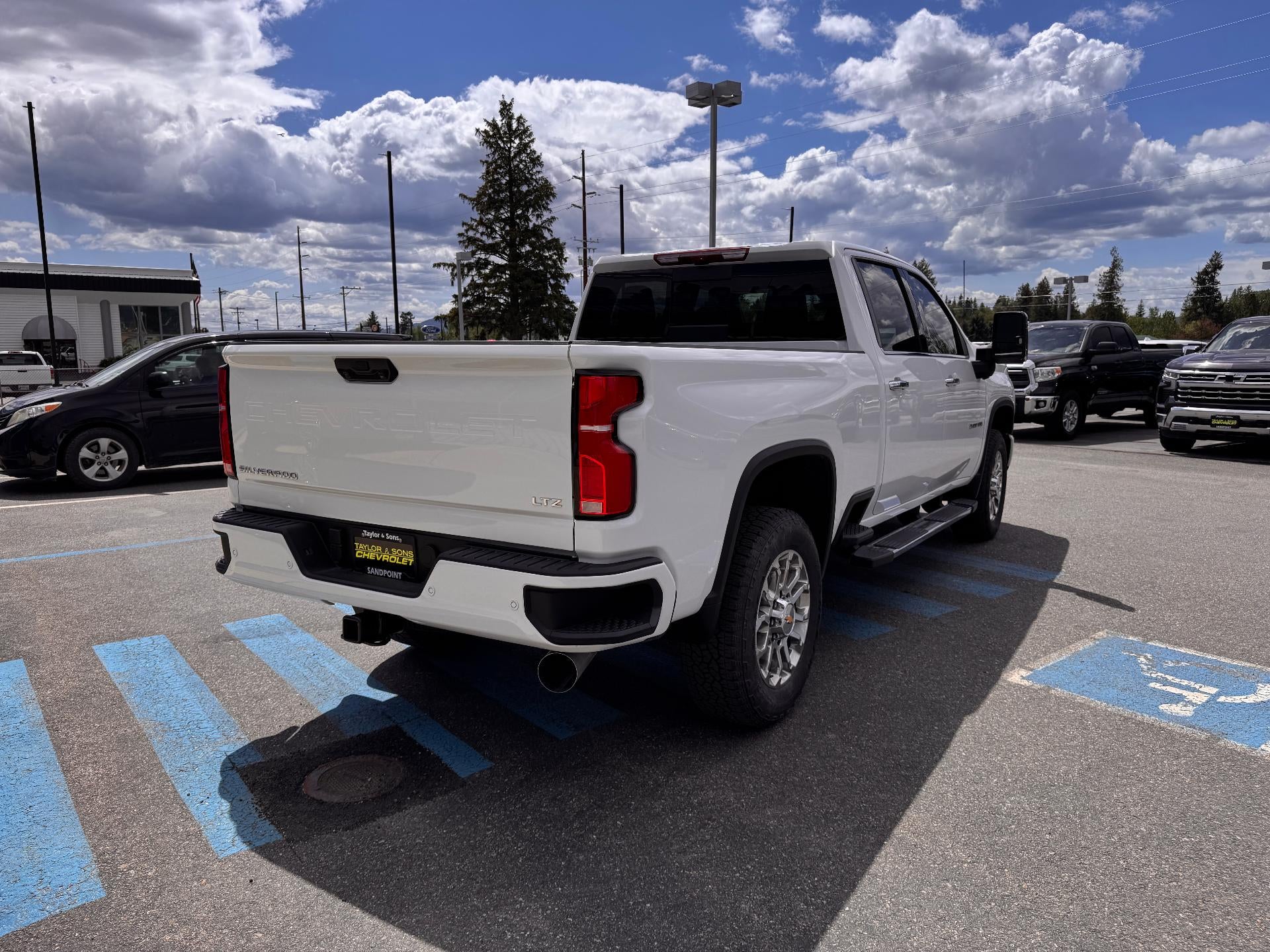 2026 Chevrolet Silverado 3500 HD LTZ / CREW / DMAX DIESEL / Z71 CHROME SPORT / TECH PCKG / STANDARD BOX