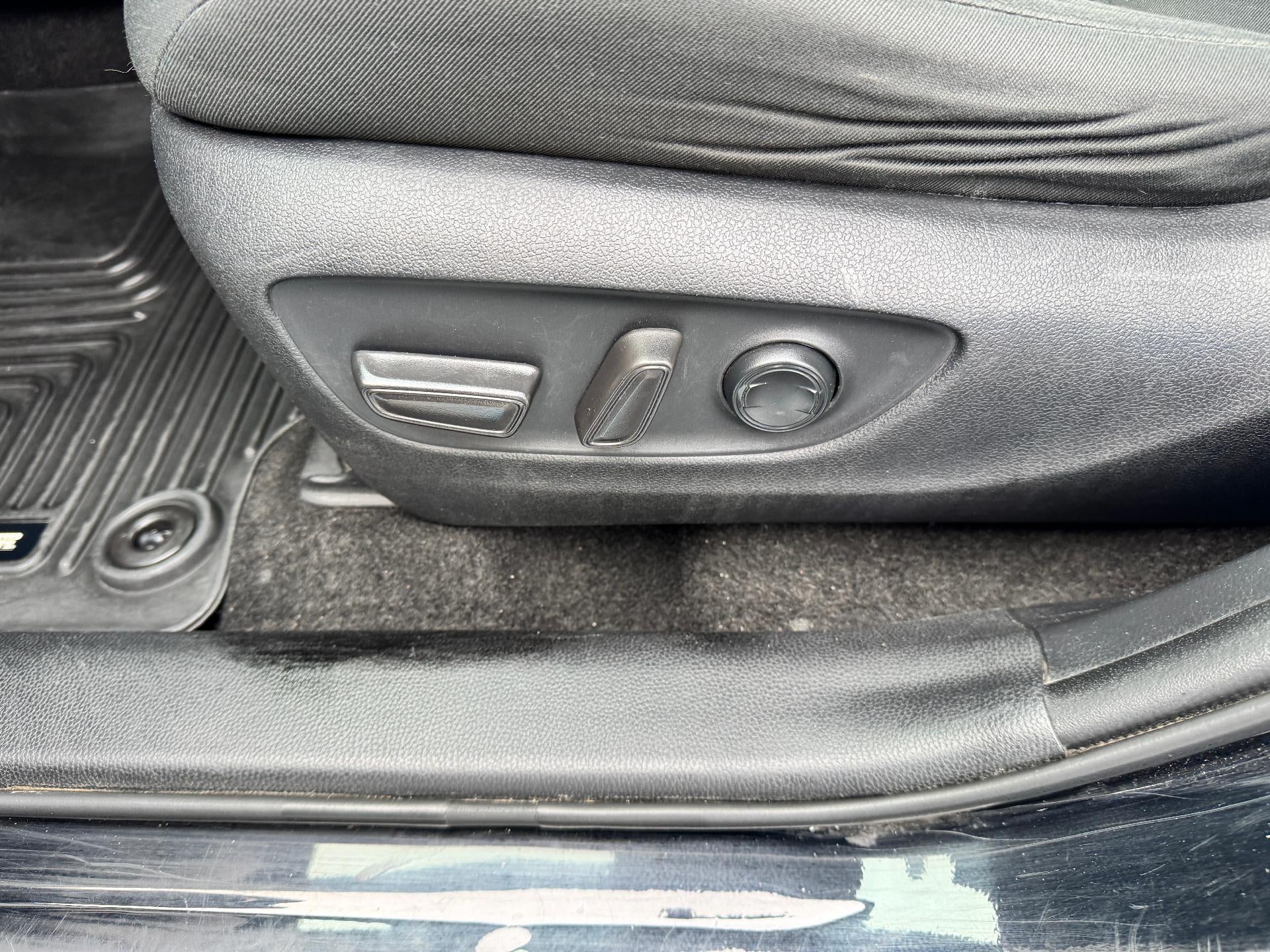 2020 Toyota RAV4 XLE / AWD / SUNROOF / ADAPTIVE CRUISE / SAFETY PCKG / LOCAL TRADE