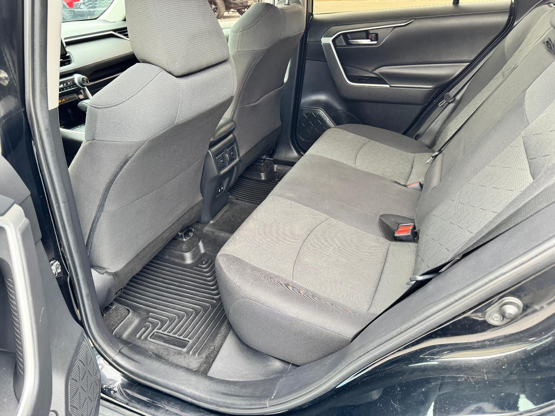 2020 Toyota RAV4 XLE / AWD / SUNROOF / ADAPTIVE CRUISE / SAFETY PCKG / LOCAL TRADE