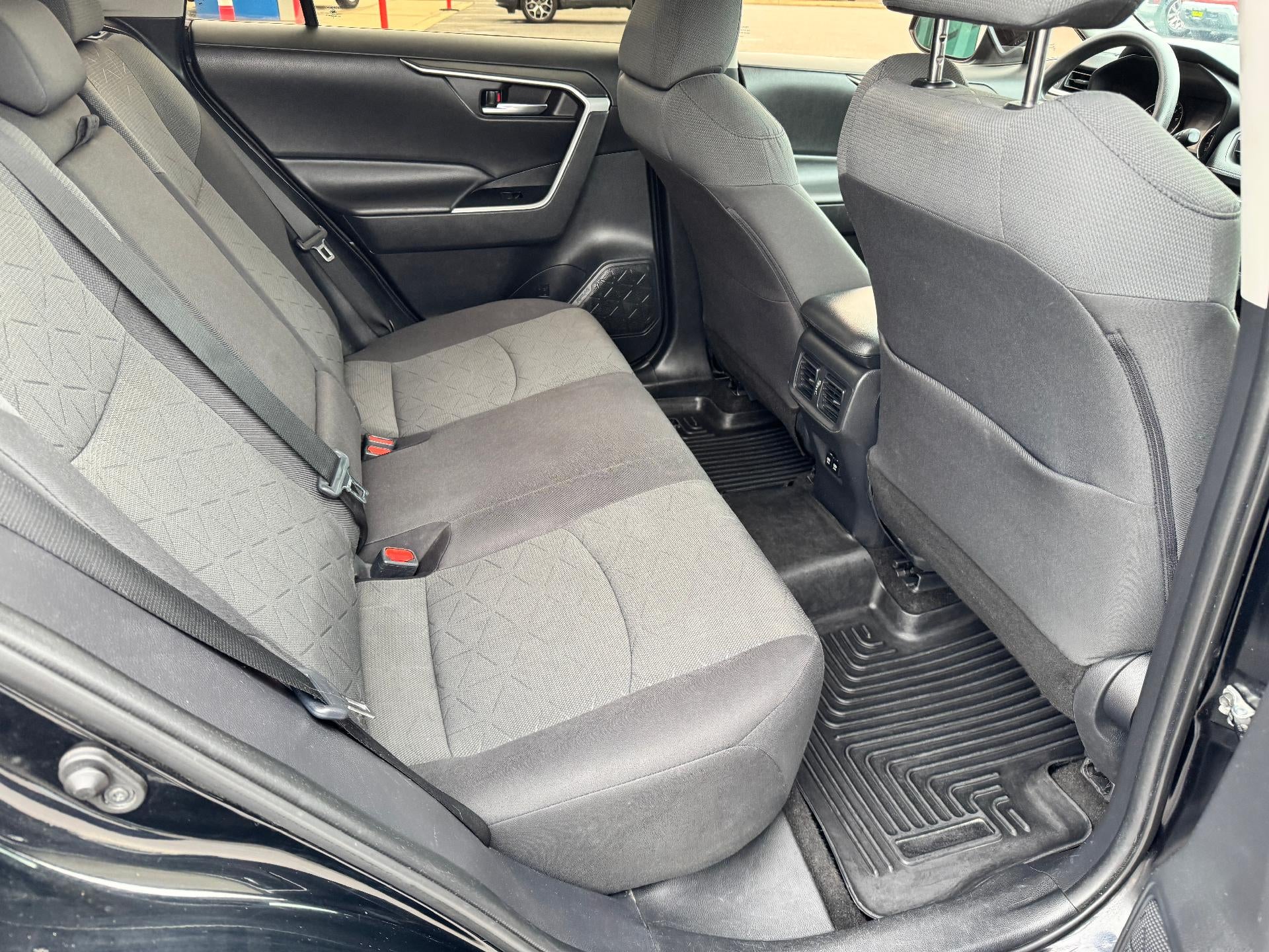 2020 Toyota RAV4 XLE / AWD / SUNROOF / ADAPTIVE CRUISE / SAFETY PCKG / LOCAL TRADE