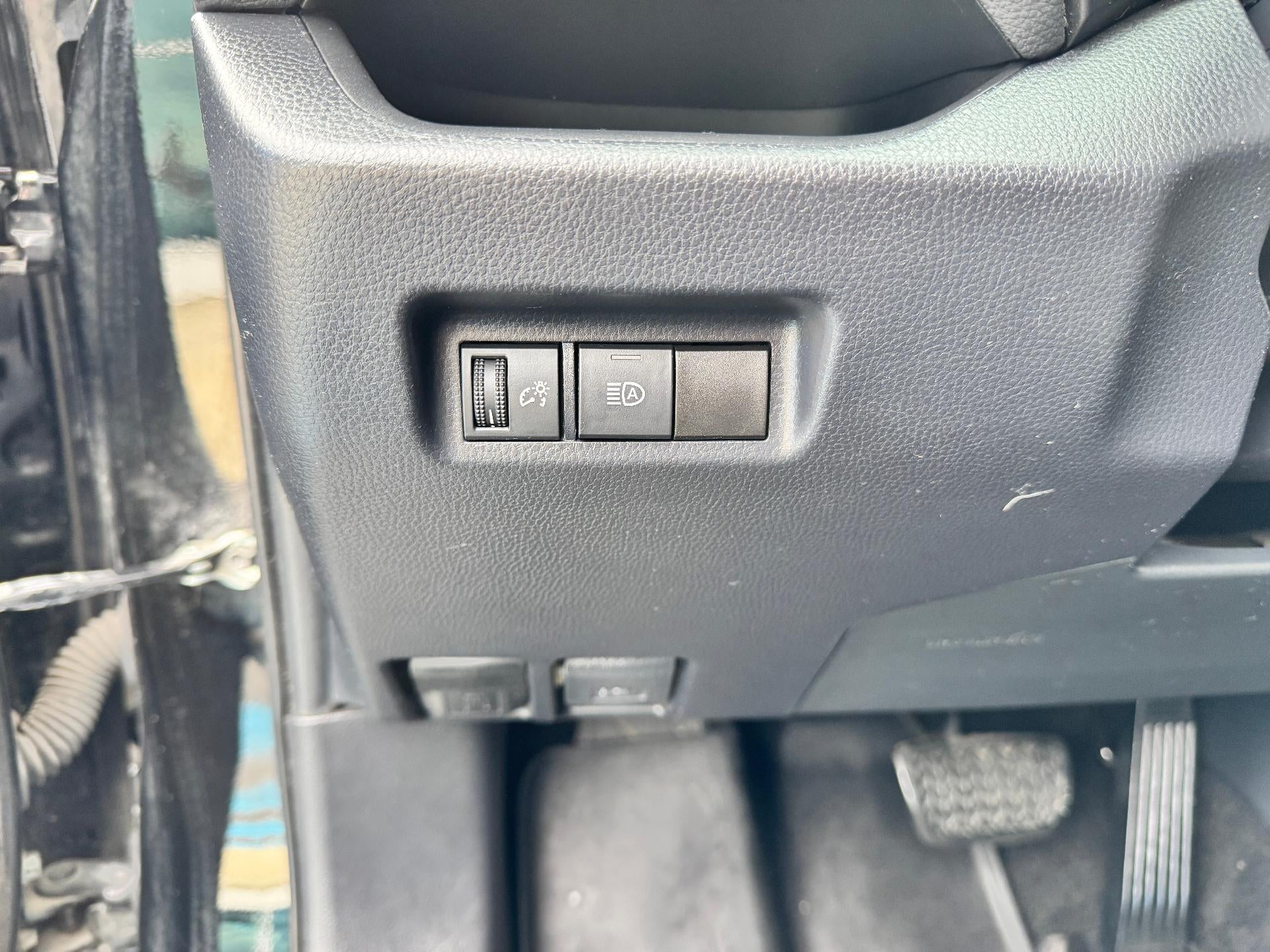 2020 Toyota RAV4 XLE / AWD / SUNROOF / ADAPTIVE CRUISE / SAFETY PCKG / LOCAL TRADE