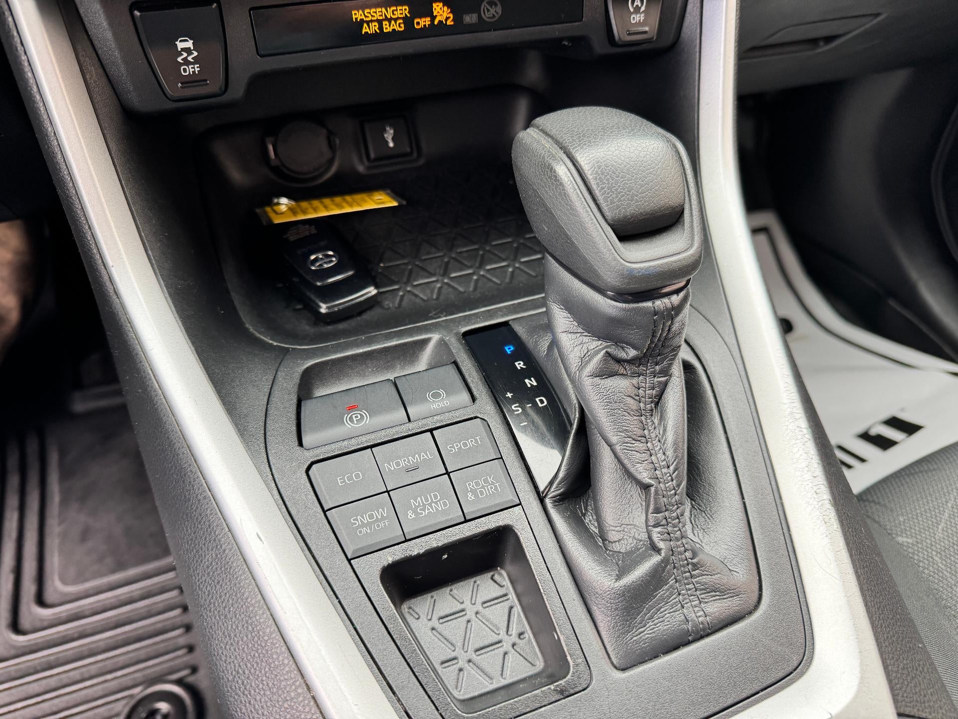 2020 Toyota RAV4 XLE / AWD / SUNROOF / ADAPTIVE CRUISE / SAFETY PCKG / LOCAL TRADE