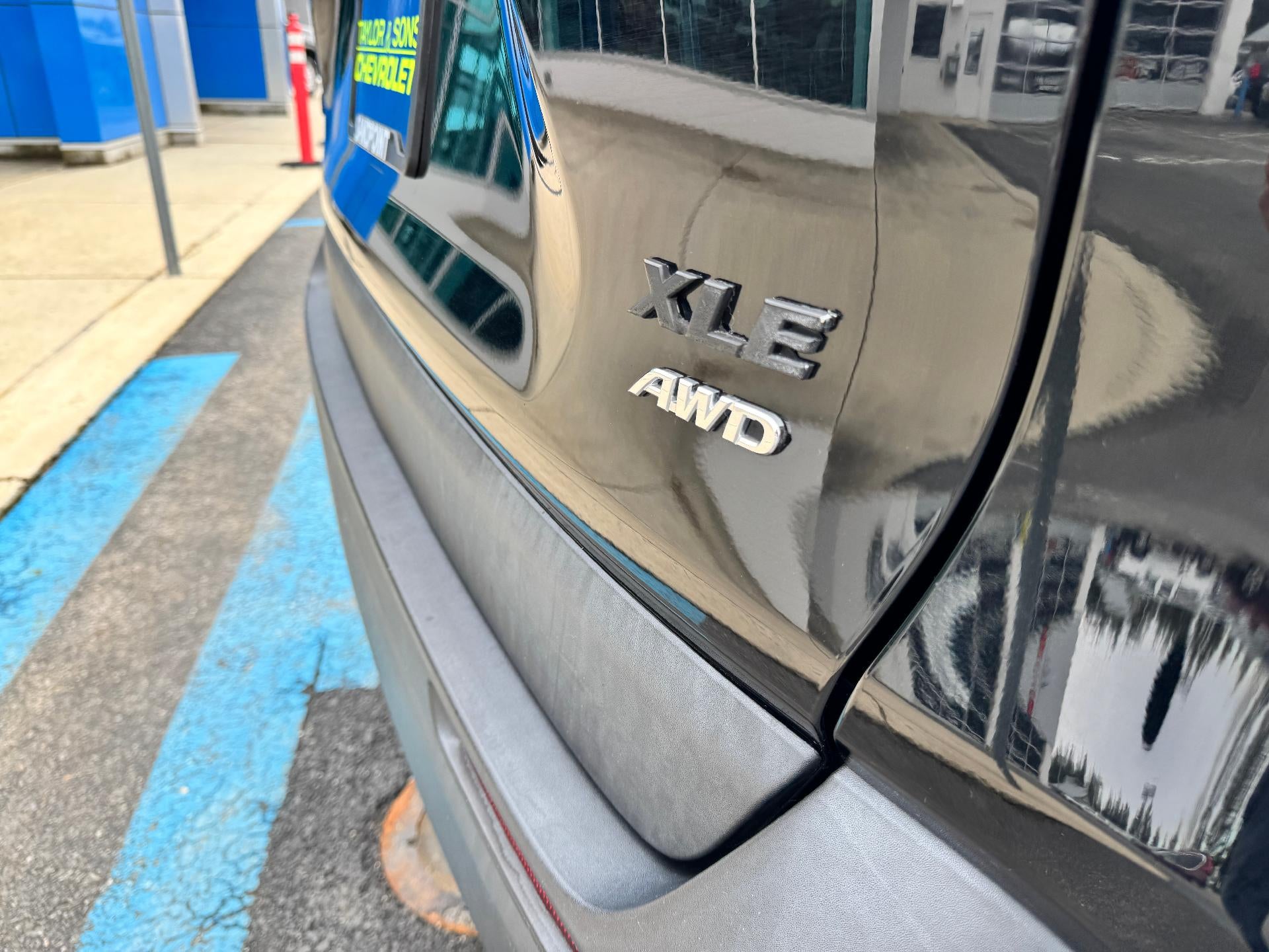 2020 Toyota RAV4 XLE / AWD / SUNROOF / ADAPTIVE CRUISE / SAFETY PCKG / LOCAL TRADE