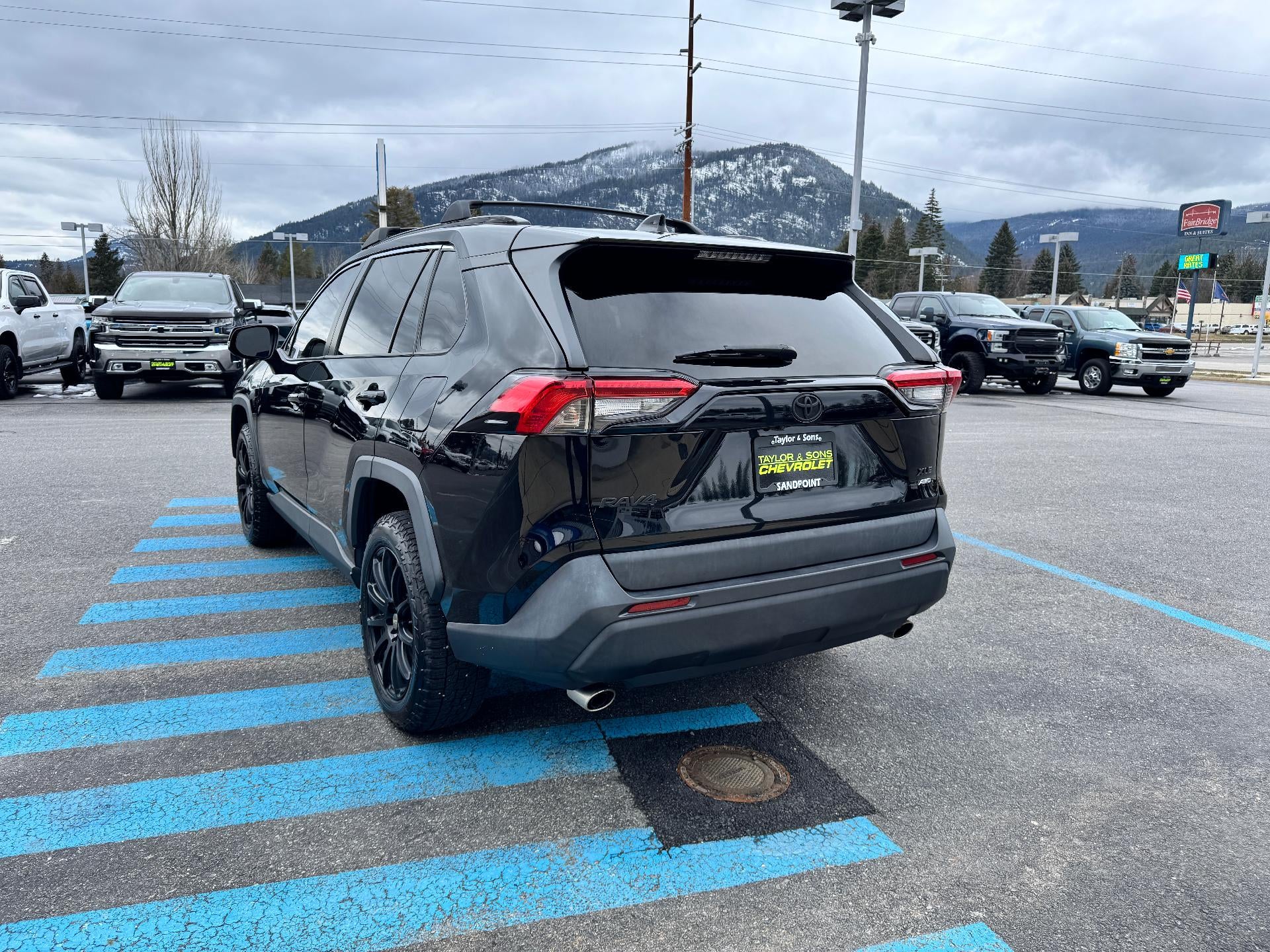 2020 Toyota RAV4 XLE / AWD / SUNROOF / ADAPTIVE CRUISE / SAFETY PCKG / LOCAL TRADE
