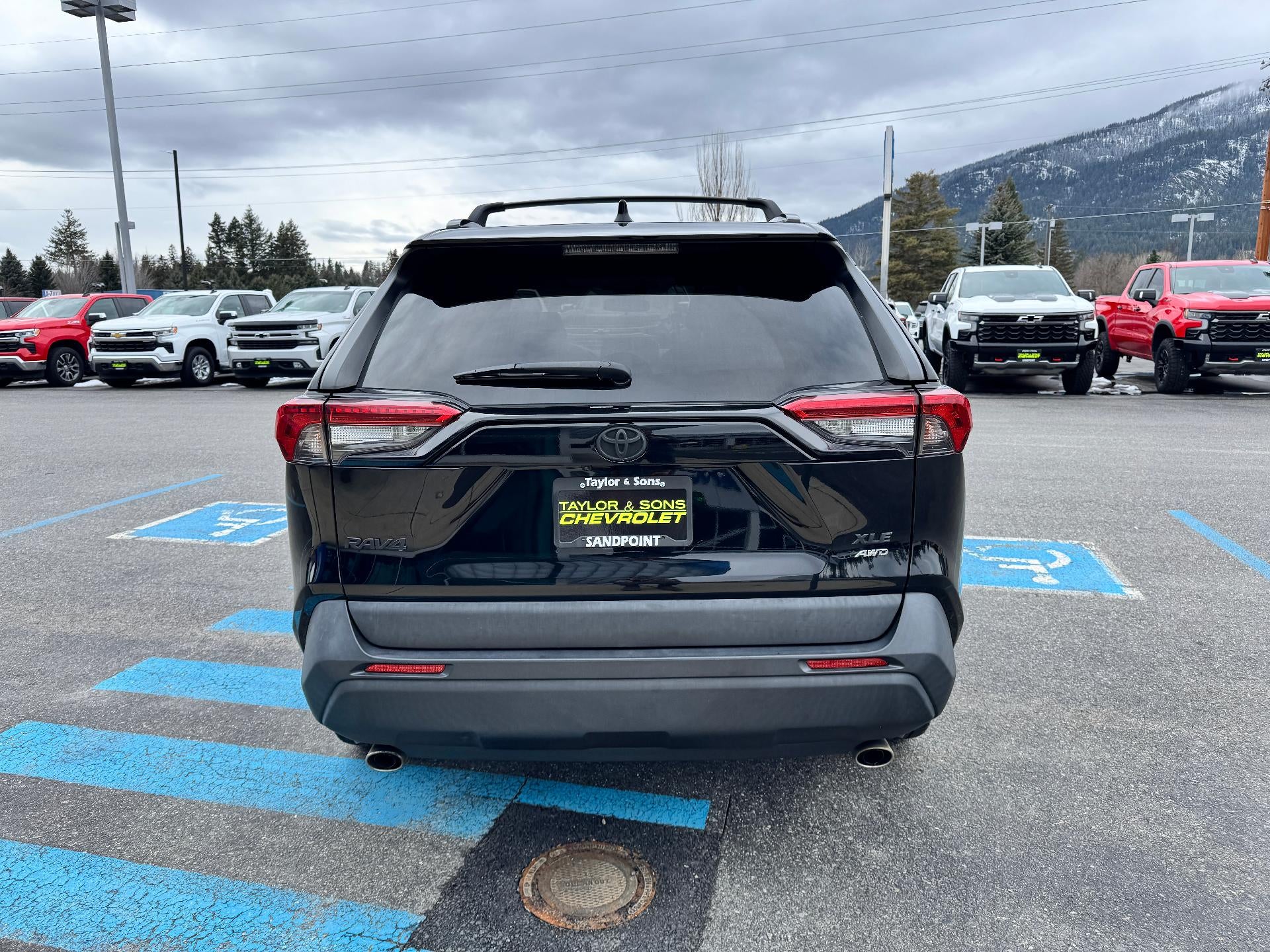 2020 Toyota RAV4 XLE / AWD / SUNROOF / ADAPTIVE CRUISE / SAFETY PCKG / LOCAL TRADE