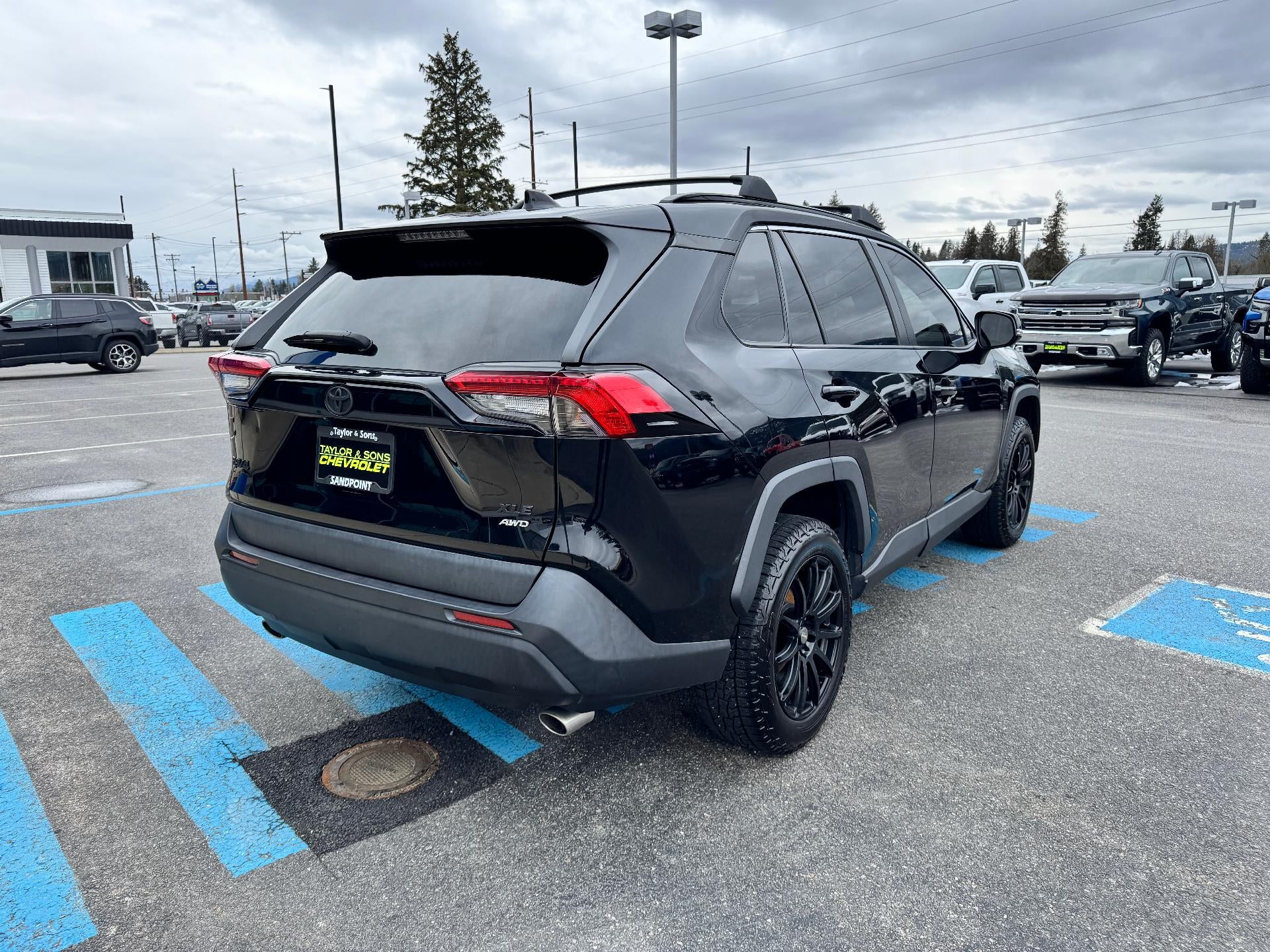 2020 Toyota RAV4 XLE / AWD / SUNROOF / ADAPTIVE CRUISE / SAFETY PCKG / LOCAL TRADE