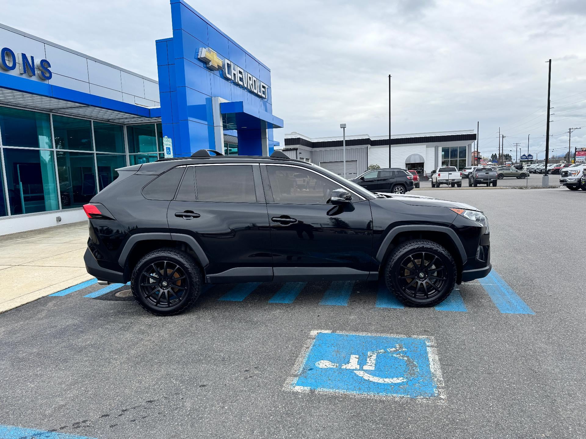 2020 Toyota RAV4 XLE / AWD / SUNROOF / ADAPTIVE CRUISE / SAFETY PCKG / LOCAL TRADE