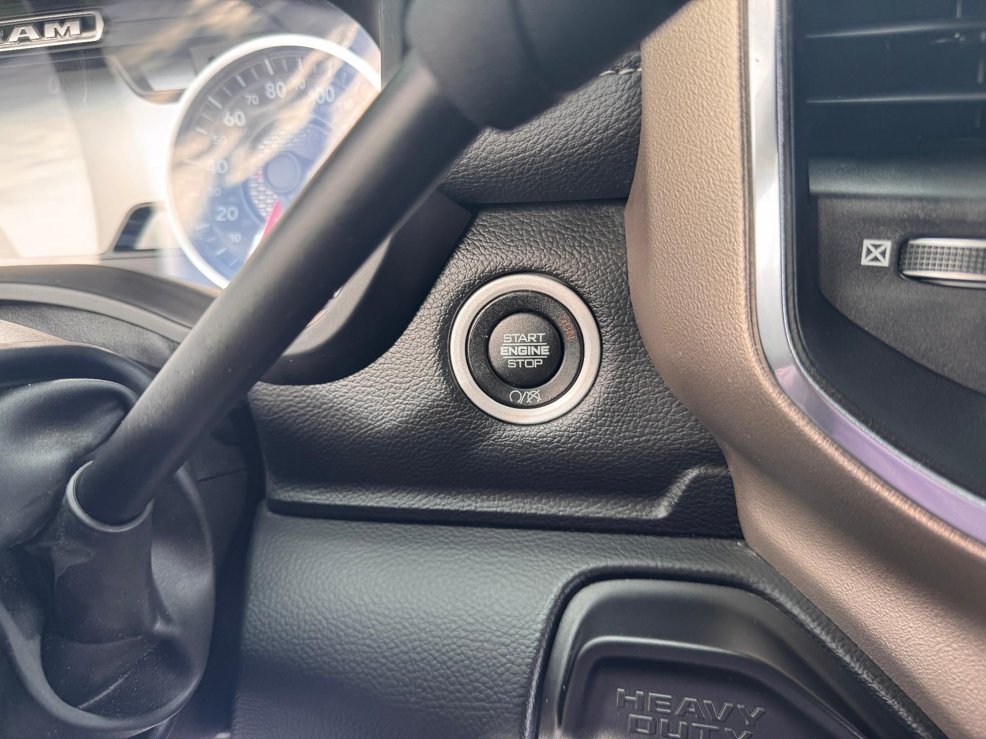 2019 RAM 2500 LARAMIE / CREW / 6.7 CUMMINS / STANDARD BOX / 1 OWNER / 47K MILES
