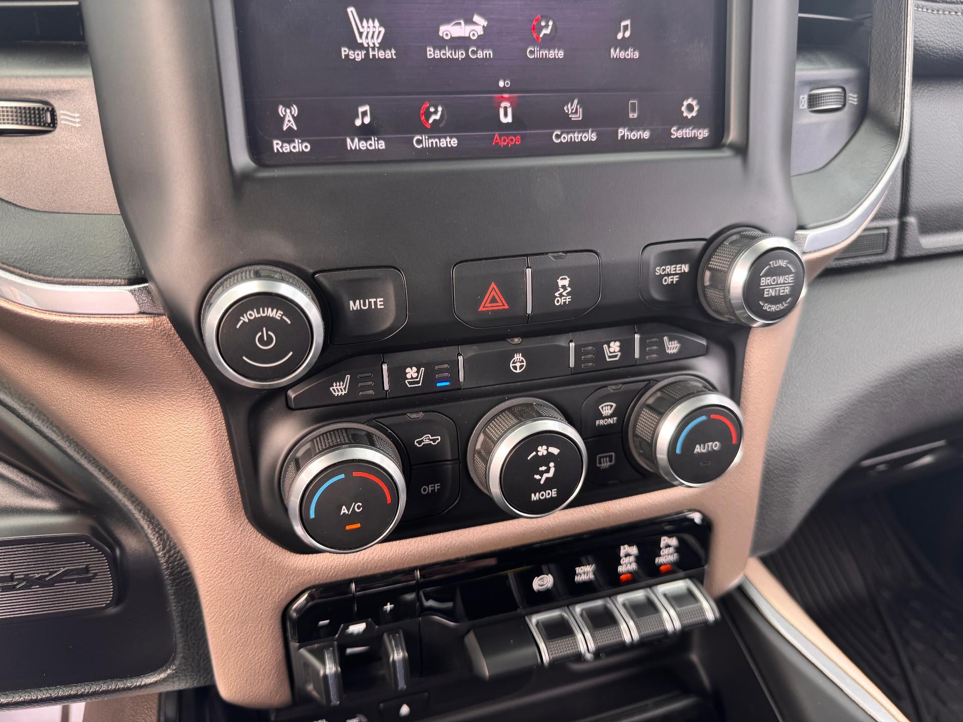 2019 RAM 2500 LARAMIE / CREW / 6.7 CUMMINS / STANDARD BOX / 1 OWNER / 47K MILES
