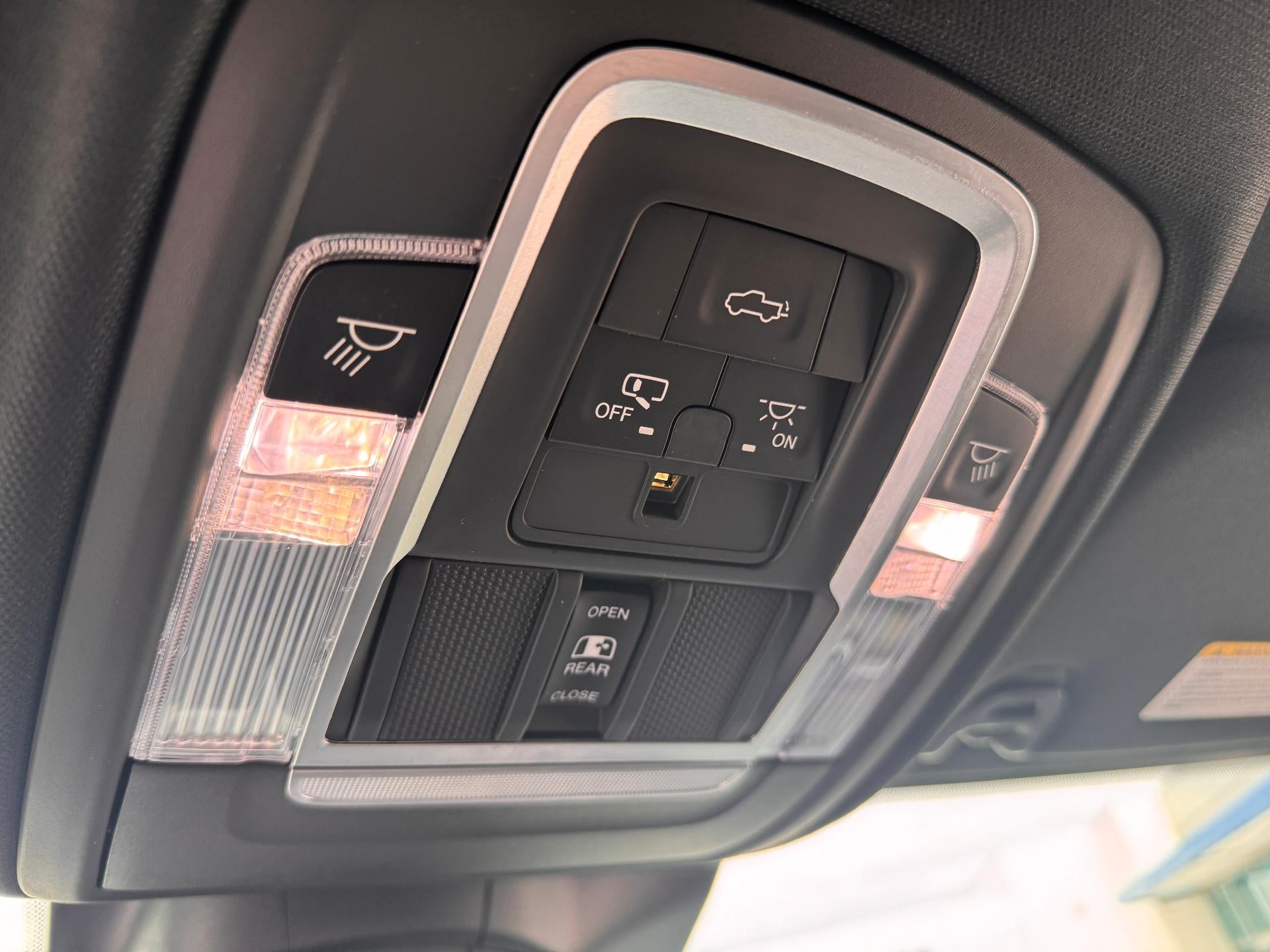2019 RAM 2500 LARAMIE / CREW / 6.7 CUMMINS / STANDARD BOX / 1 OWNER / 47K MILES