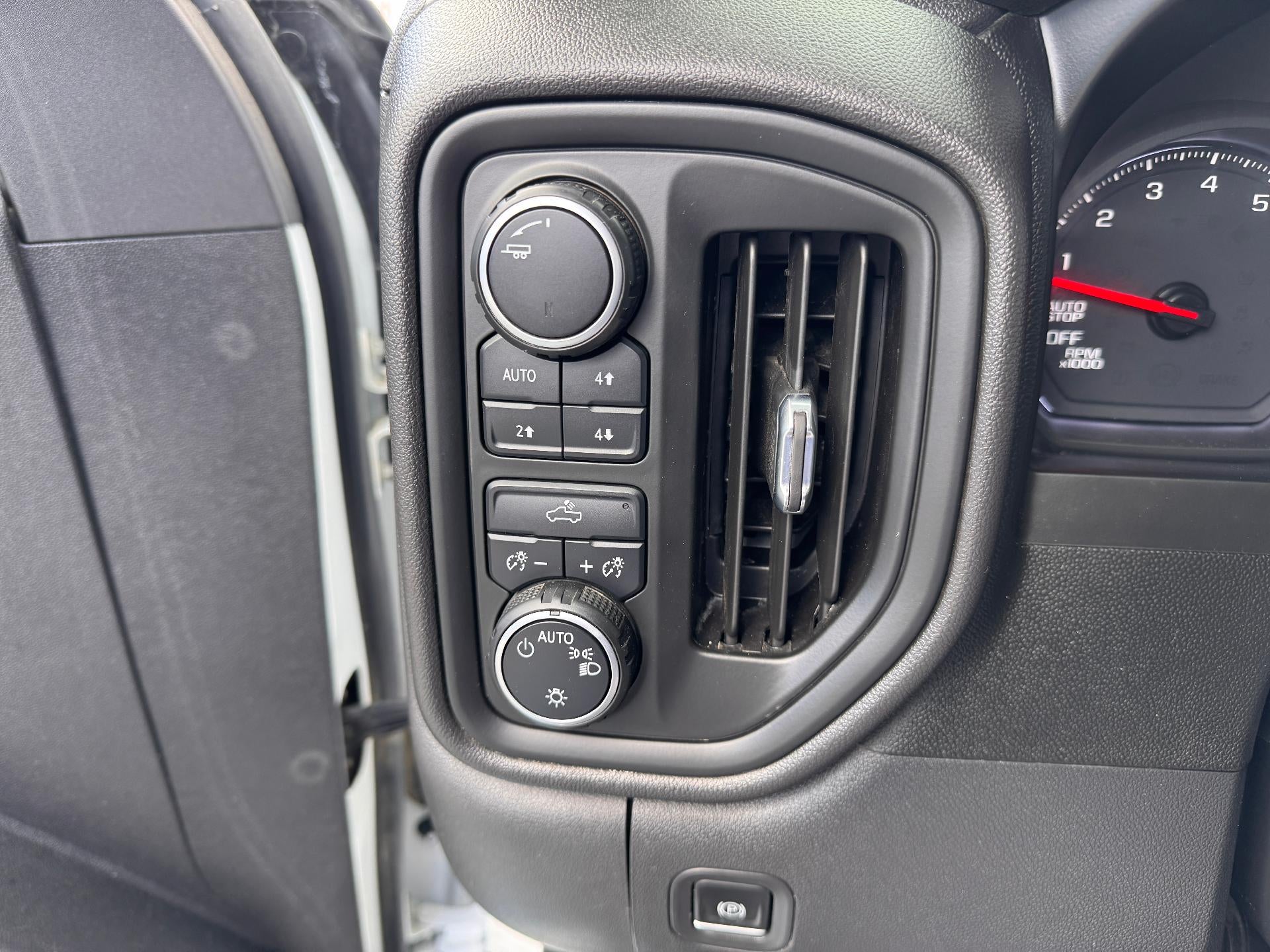 2022 Chevrolet Silverado 1500 LTD CUSTOM / TRAIL BOSS / CREW / 6.2 LITER V8 / STANDARD BOX / 1 OWNER