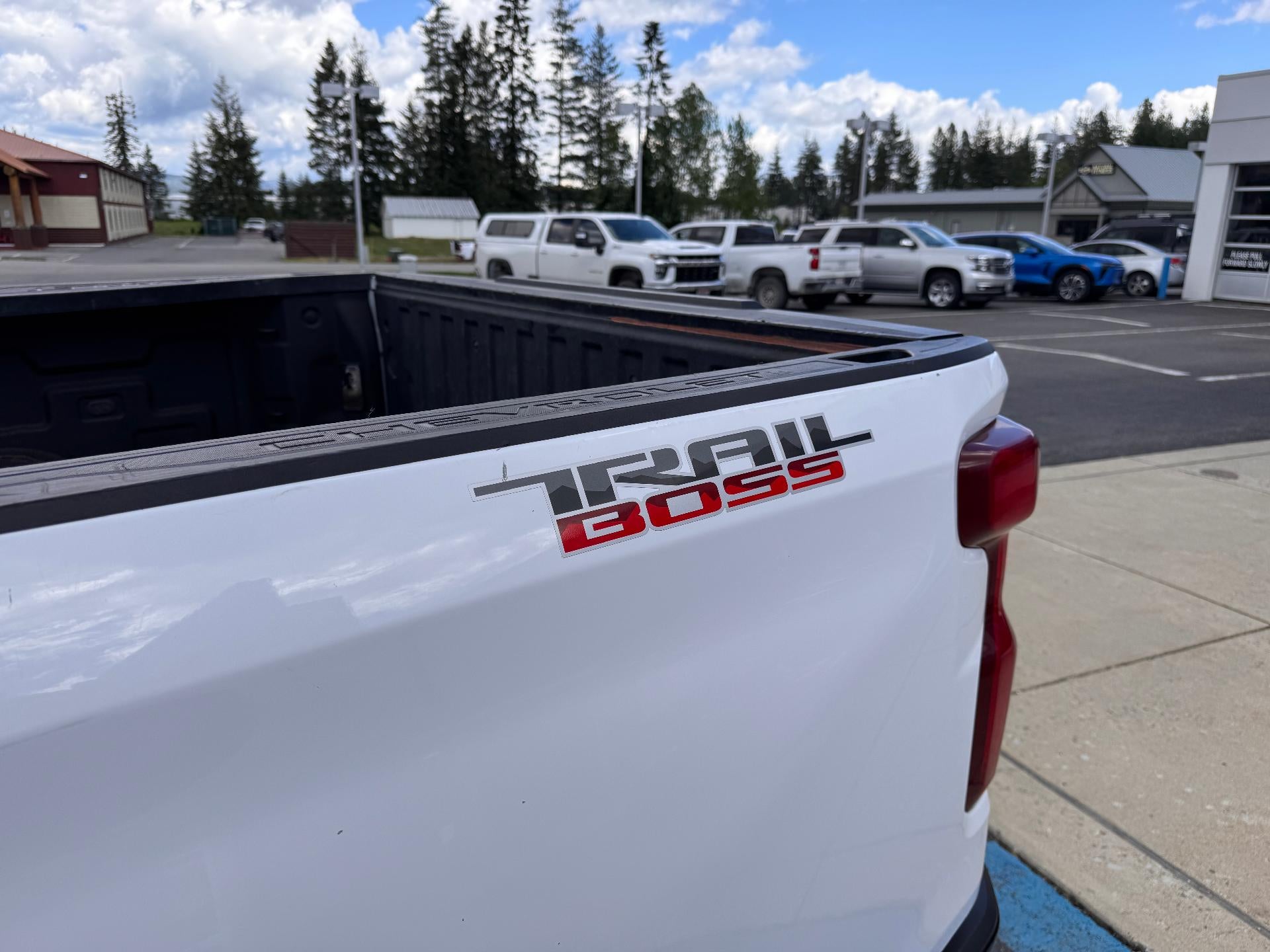 2022 Chevrolet Silverado 1500 LTD CUSTOM / TRAIL BOSS / CREW / 6.2 LITER V8 / STANDARD BOX / 1 OWNER