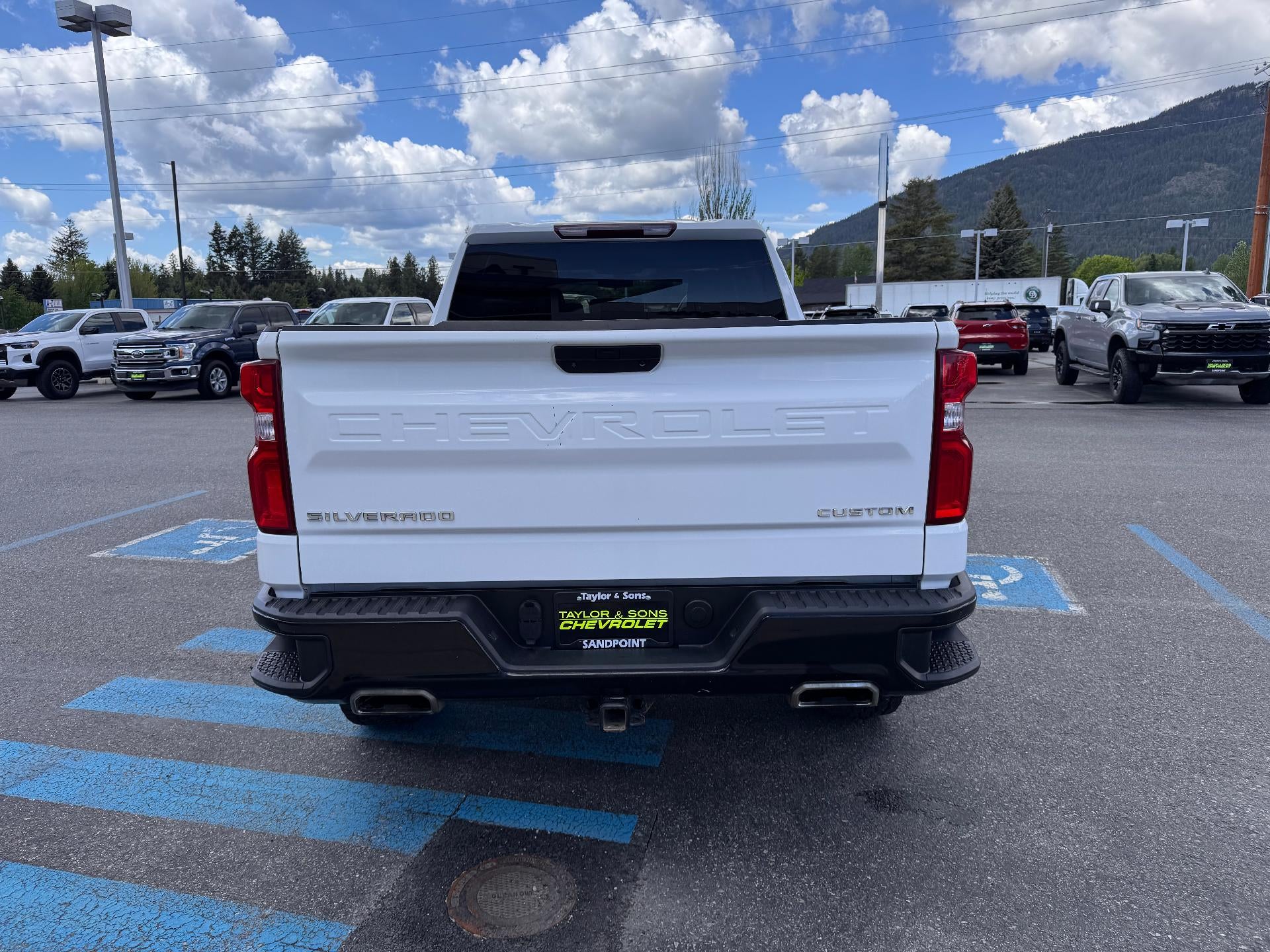 2022 Chevrolet Silverado 1500 LTD CUSTOM / TRAIL BOSS / CREW / 6.2 LITER V8 / STANDARD BOX / 1 OWNER
