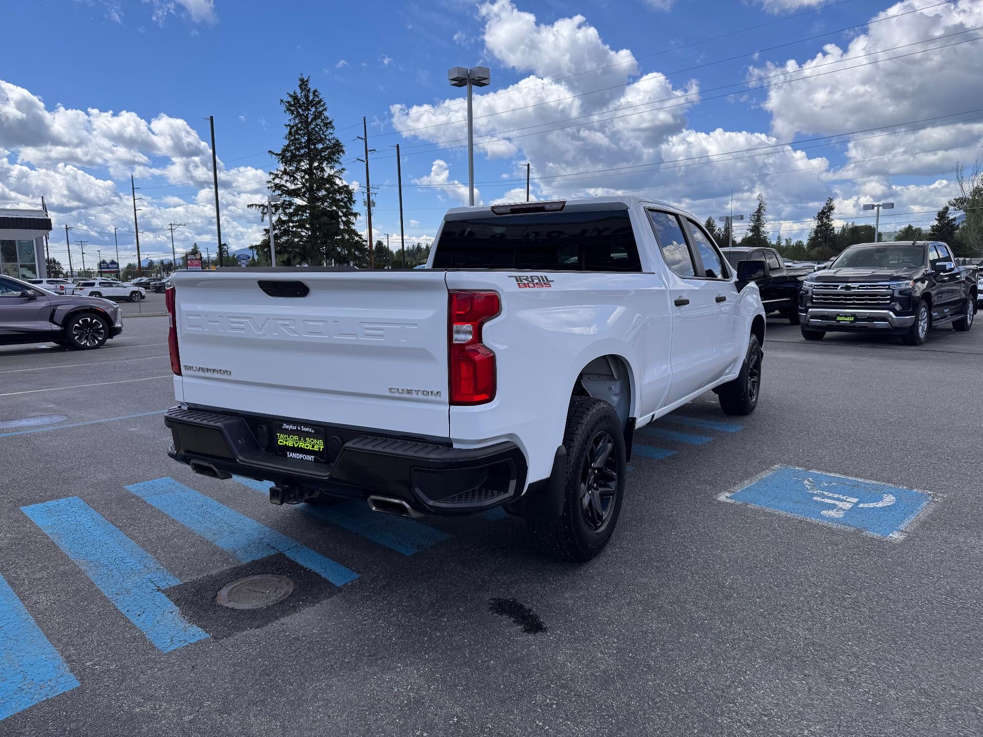 2022 Chevrolet Silverado 1500 LTD CUSTOM / TRAIL BOSS / CREW / 6.2 LITER V8 / STANDARD BOX / 1 OWNER