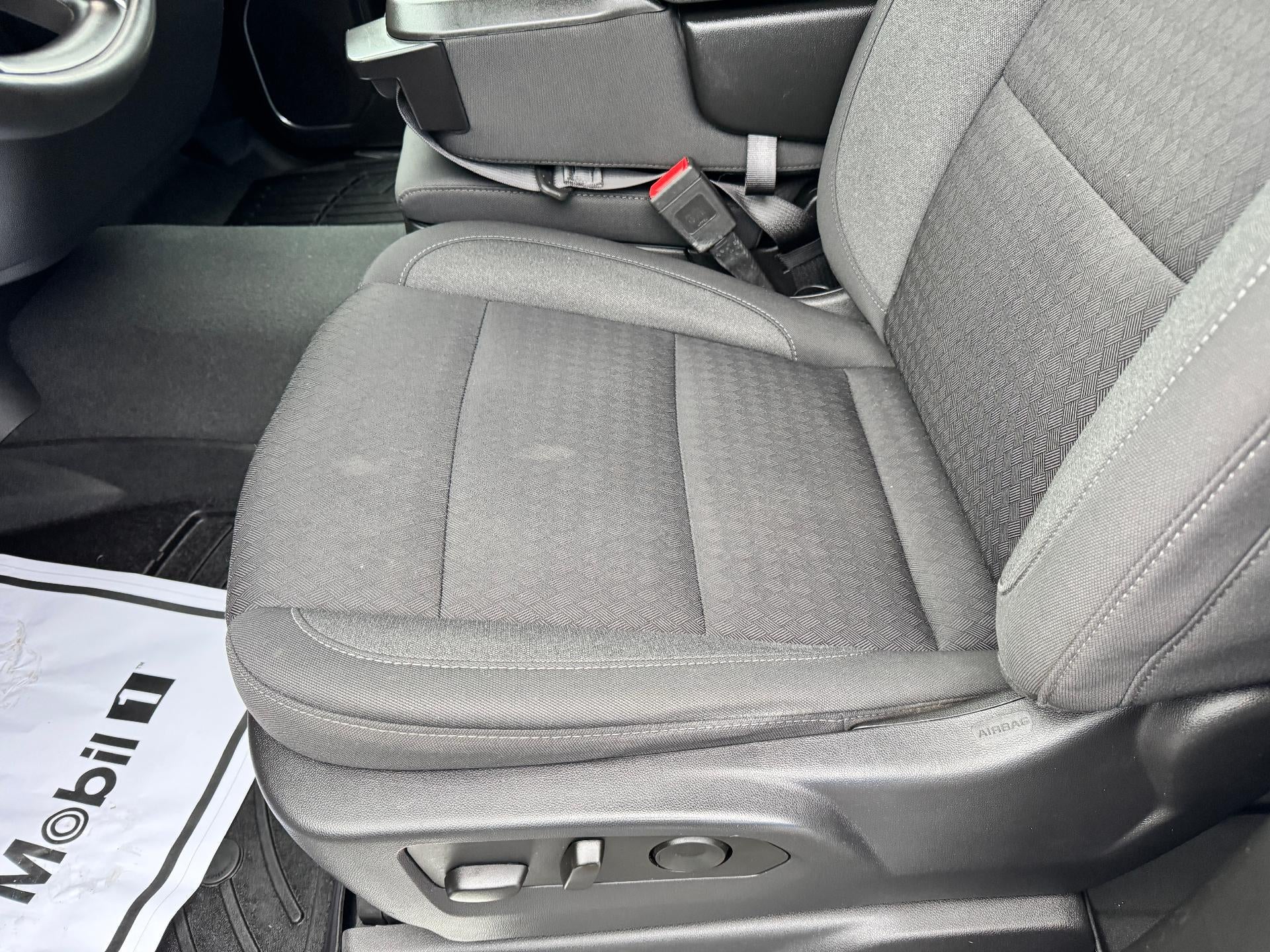 2023 Chevrolet Silverado 1500 LT / CREW / 5.3 LITER V8 / STANDARD BOX / LOCAL TRADE / 33K MILES