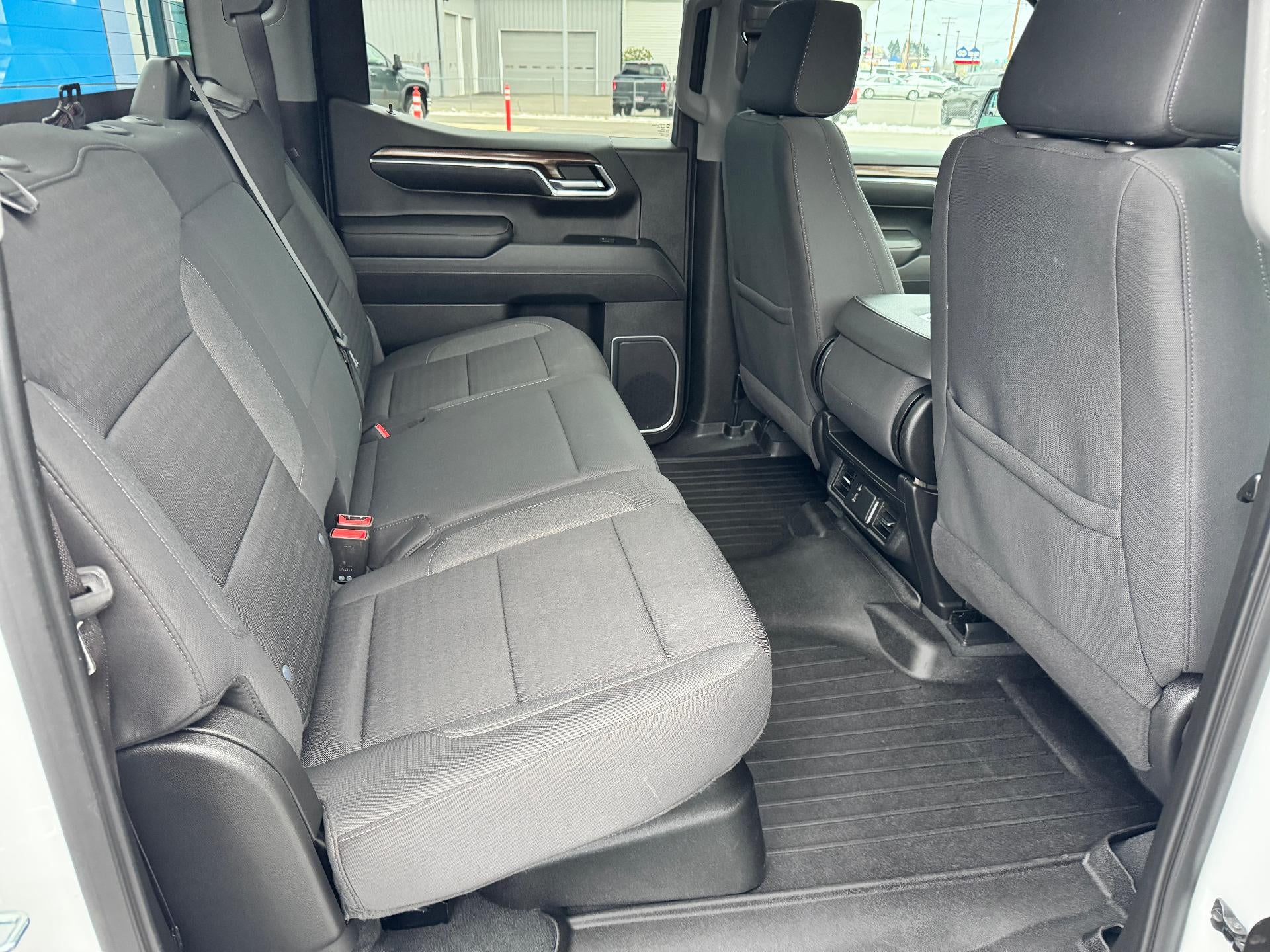 2023 Chevrolet Silverado 1500 LT / CREW / 5.3 LITER V8 / STANDARD BOX / LOCAL TRADE / 33K MILES