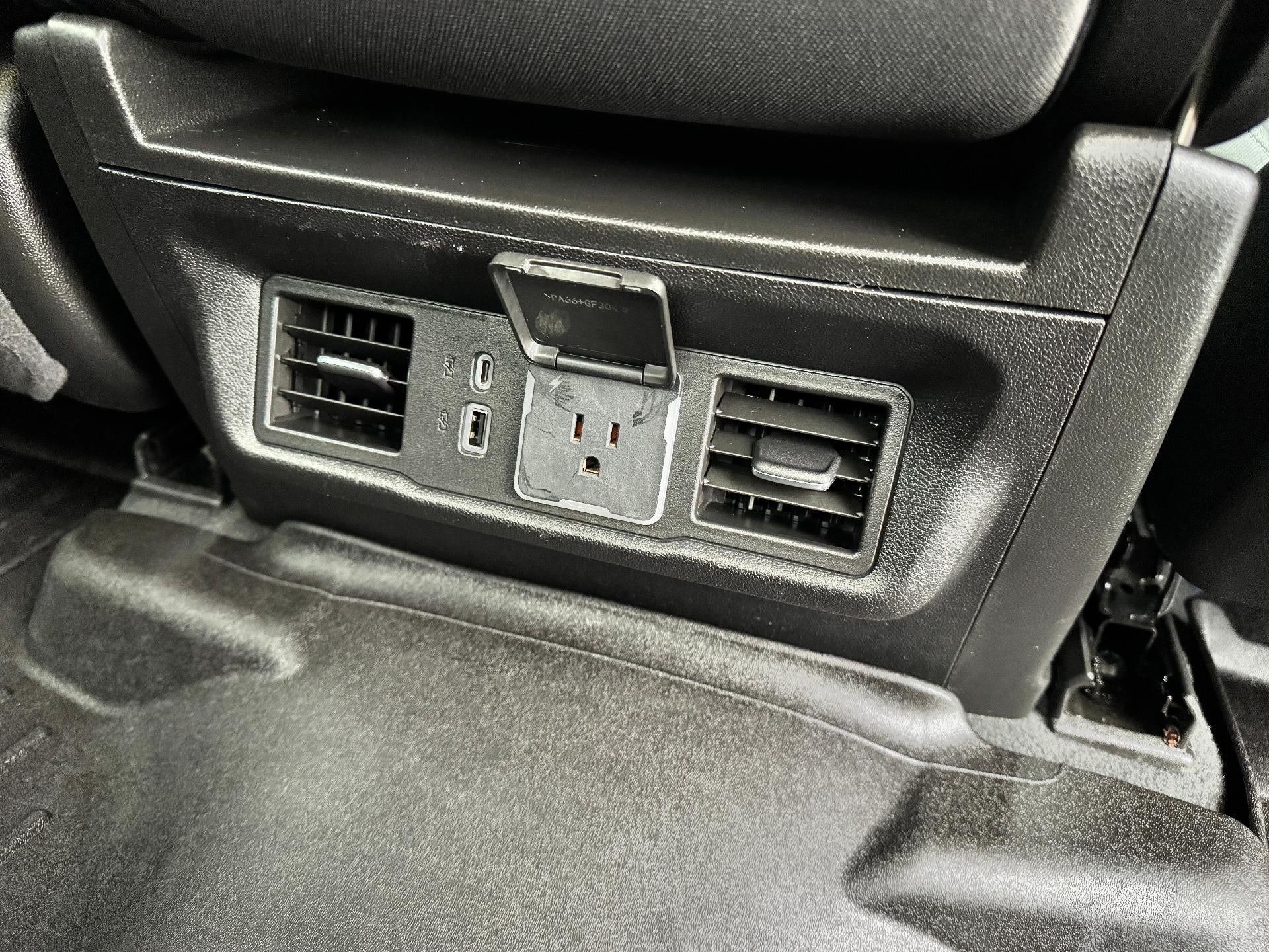 2023 Chevrolet Silverado 1500 LT / CREW / 5.3 LITER V8 / STANDARD BOX / LOCAL TRADE / 33K MILES