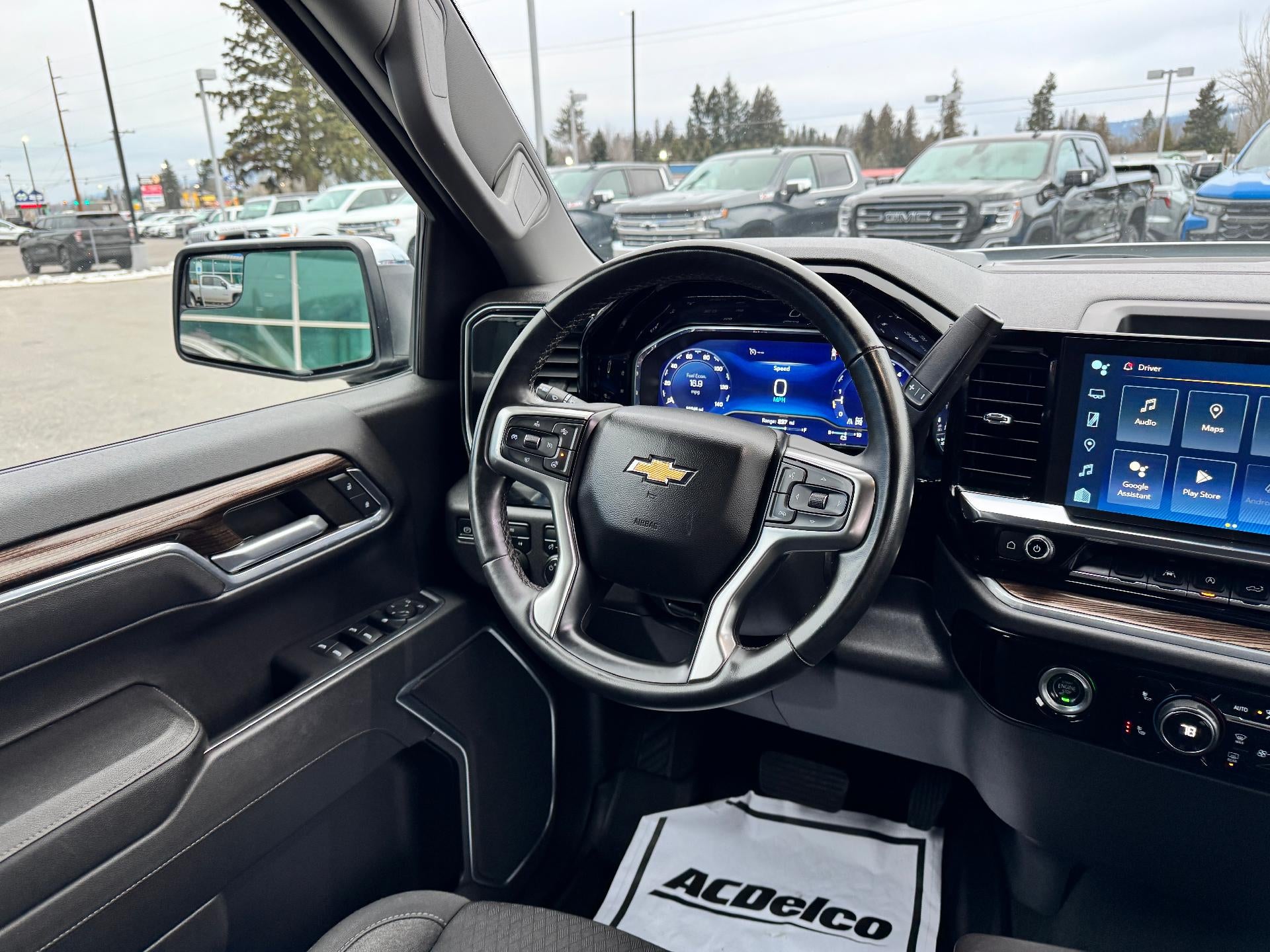 2023 Chevrolet Silverado 1500 LT / CREW / 5.3 LITER V8 / STANDARD BOX / LOCAL TRADE / 33K MILES