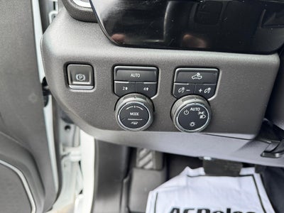 2023 Chevrolet Silverado 1500 LT / CREW / 5.3 LITER V8 / STANDARD BOX / LOCAL TRADE / 33K MILES