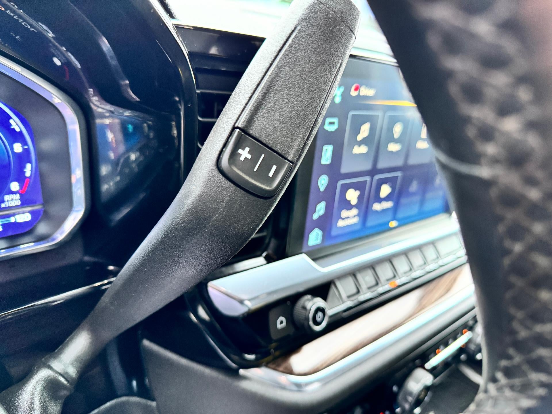 2023 Chevrolet Silverado 1500 LT / CREW / 5.3 LITER V8 / STANDARD BOX / LOCAL TRADE / 33K MILES