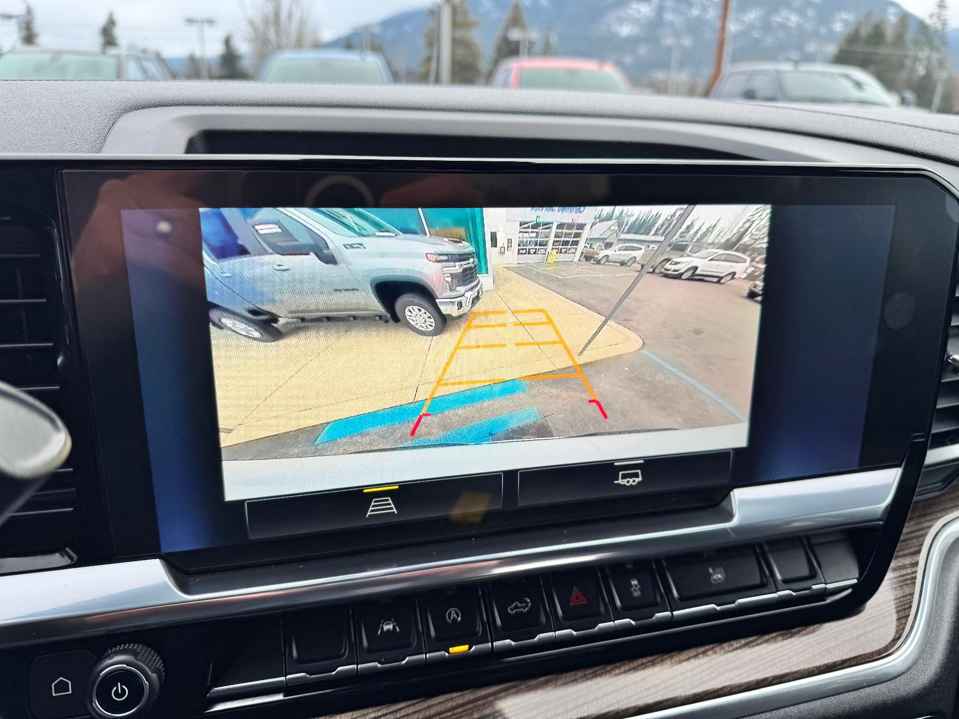 2023 Chevrolet Silverado 1500 LT / CREW / 5.3 LITER V8 / STANDARD BOX / LOCAL TRADE / 33K MILES