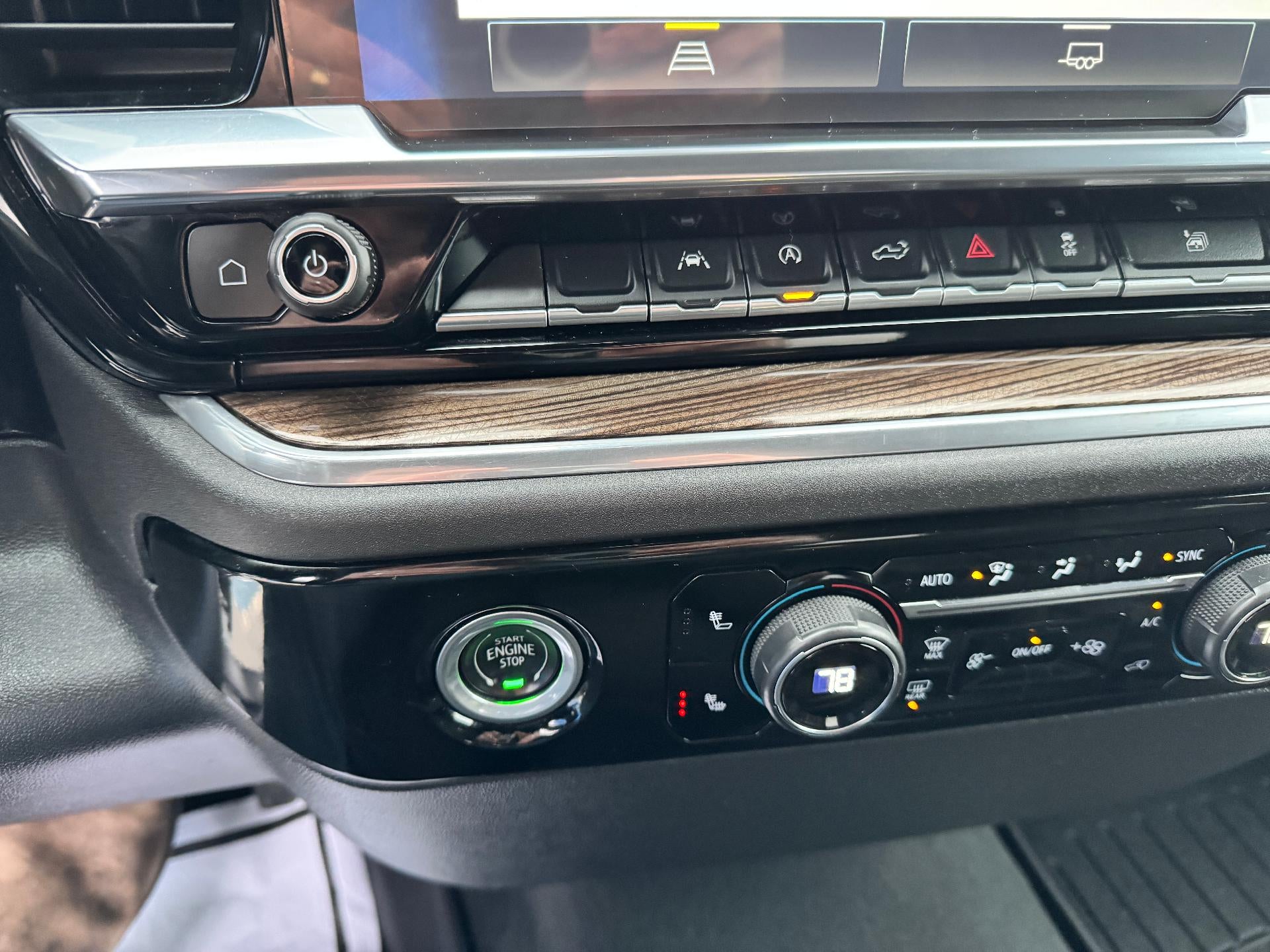 2023 Chevrolet Silverado 1500 LT / CREW / 5.3 LITER V8 / STANDARD BOX / LOCAL TRADE / 33K MILES