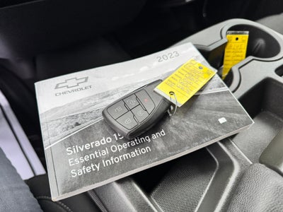 2023 Chevrolet Silverado 1500 LT / CREW / 5.3 LITER V8 / STANDARD BOX / LOCAL TRADE / 33K MILES