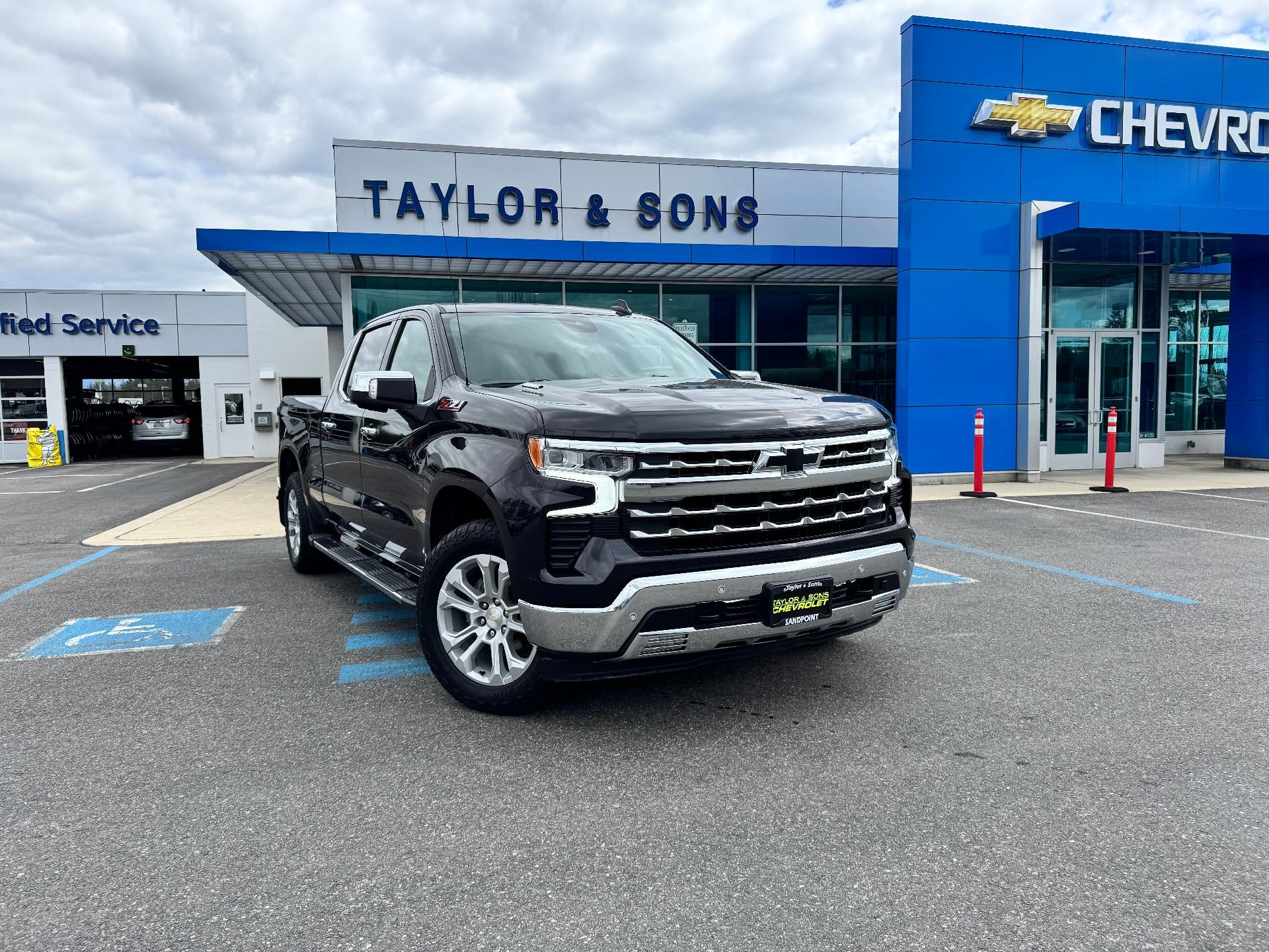 2022 Chevrolet Silverado 1500 LTZ / CREW / DMAX DIESEL / Z71 OFF ROAD / STANDARD BOX / 1 OWNER