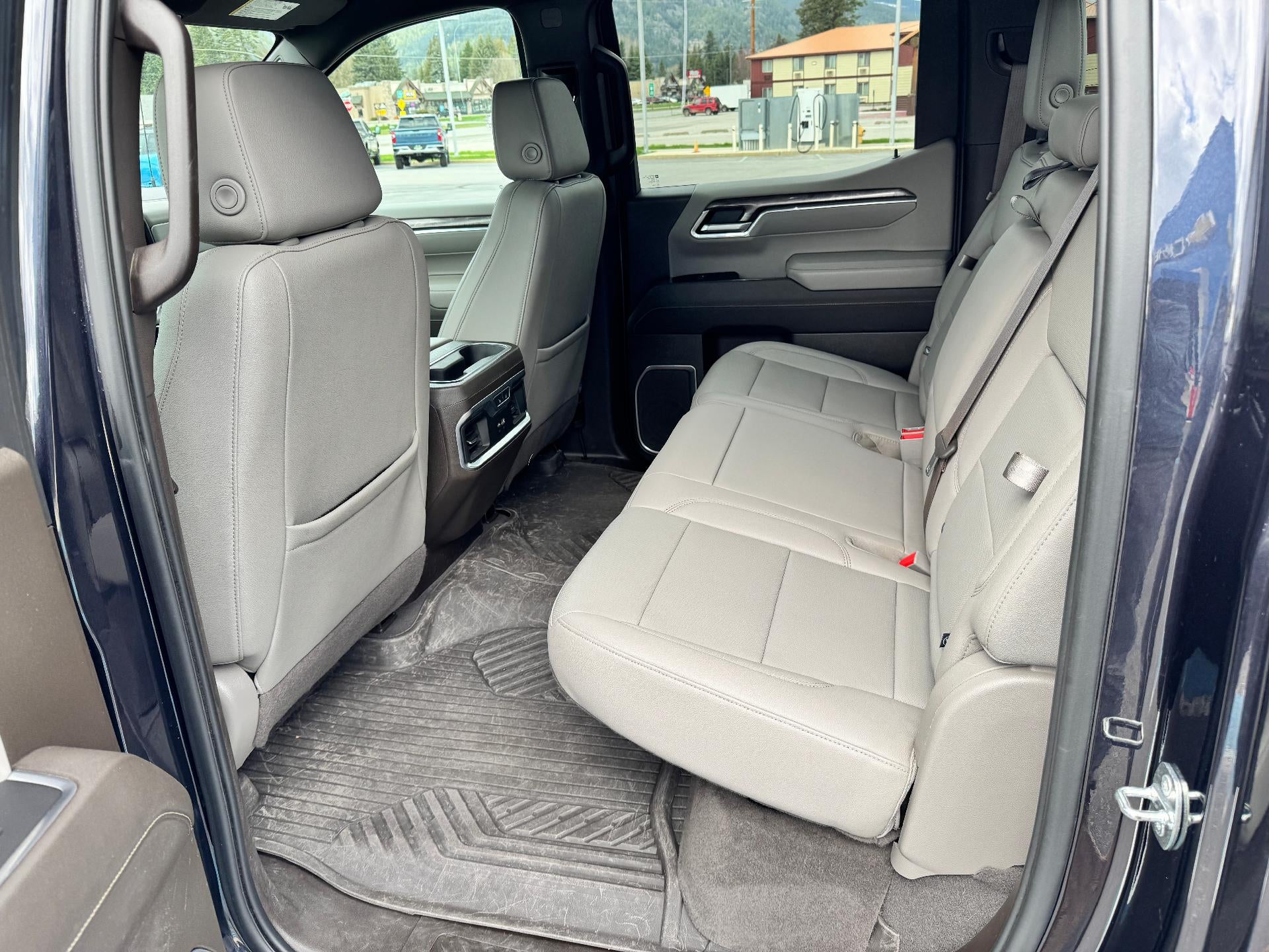 2022 Chevrolet Silverado 1500 LTZ / CREW / DMAX DIESEL / Z71 OFF ROAD / STANDARD BOX / 1 OWNER