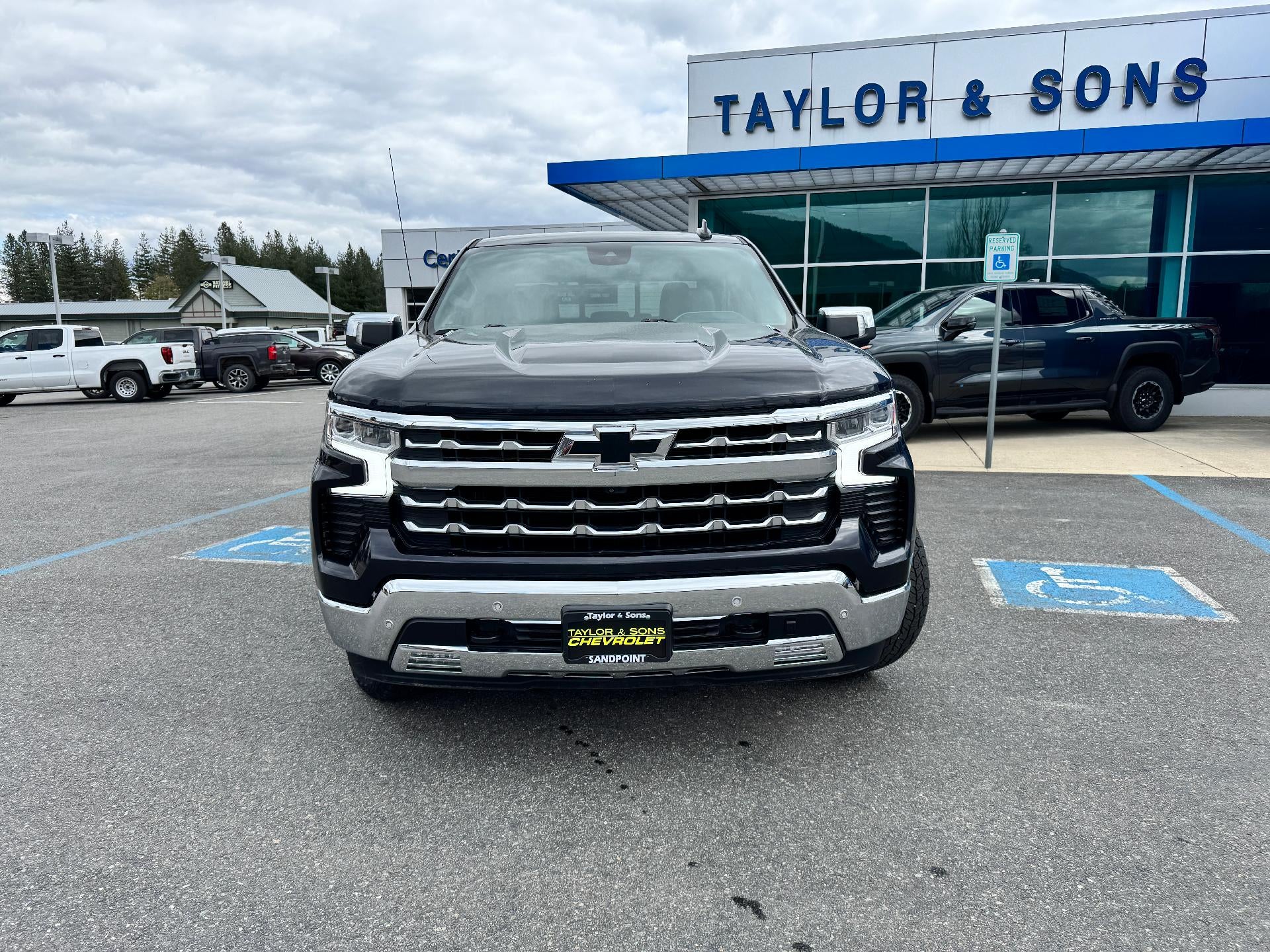 2022 Chevrolet Silverado 1500 LTZ / CREW / DMAX DIESEL / Z71 OFF ROAD / STANDARD BOX / 1 OWNER