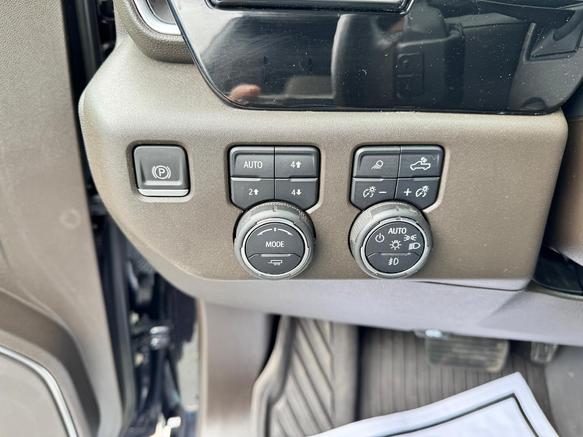 2022 Chevrolet Silverado 1500 LTZ / CREW / DMAX DIESEL / Z71 OFF ROAD / STANDARD BOX / 1 OWNER