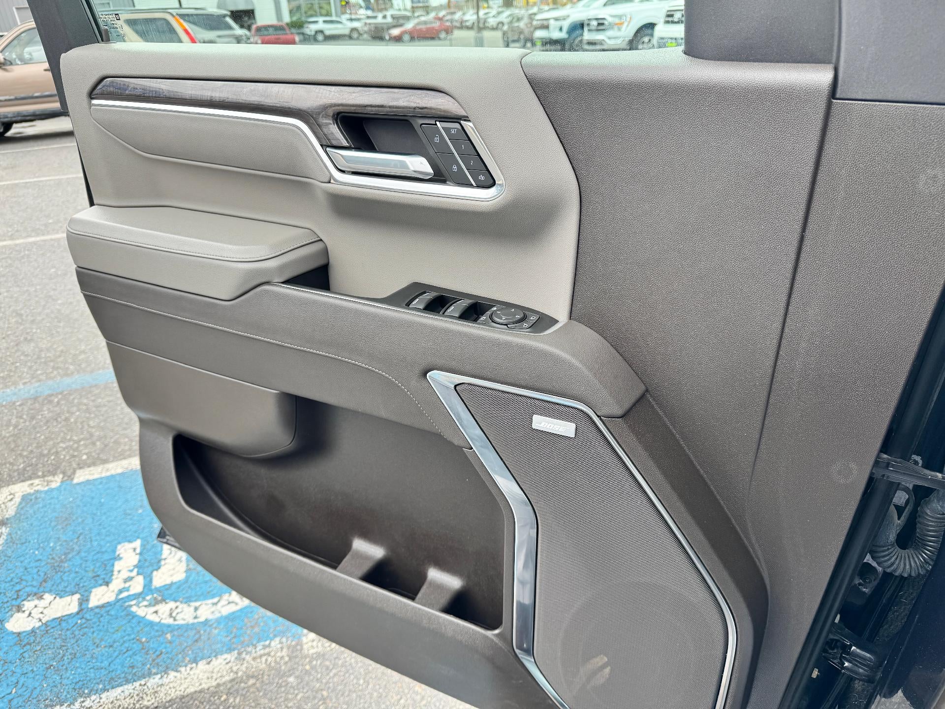 2022 Chevrolet Silverado 1500 LTZ / CREW / DMAX DIESEL / Z71 OFF ROAD / STANDARD BOX / 1 OWNER