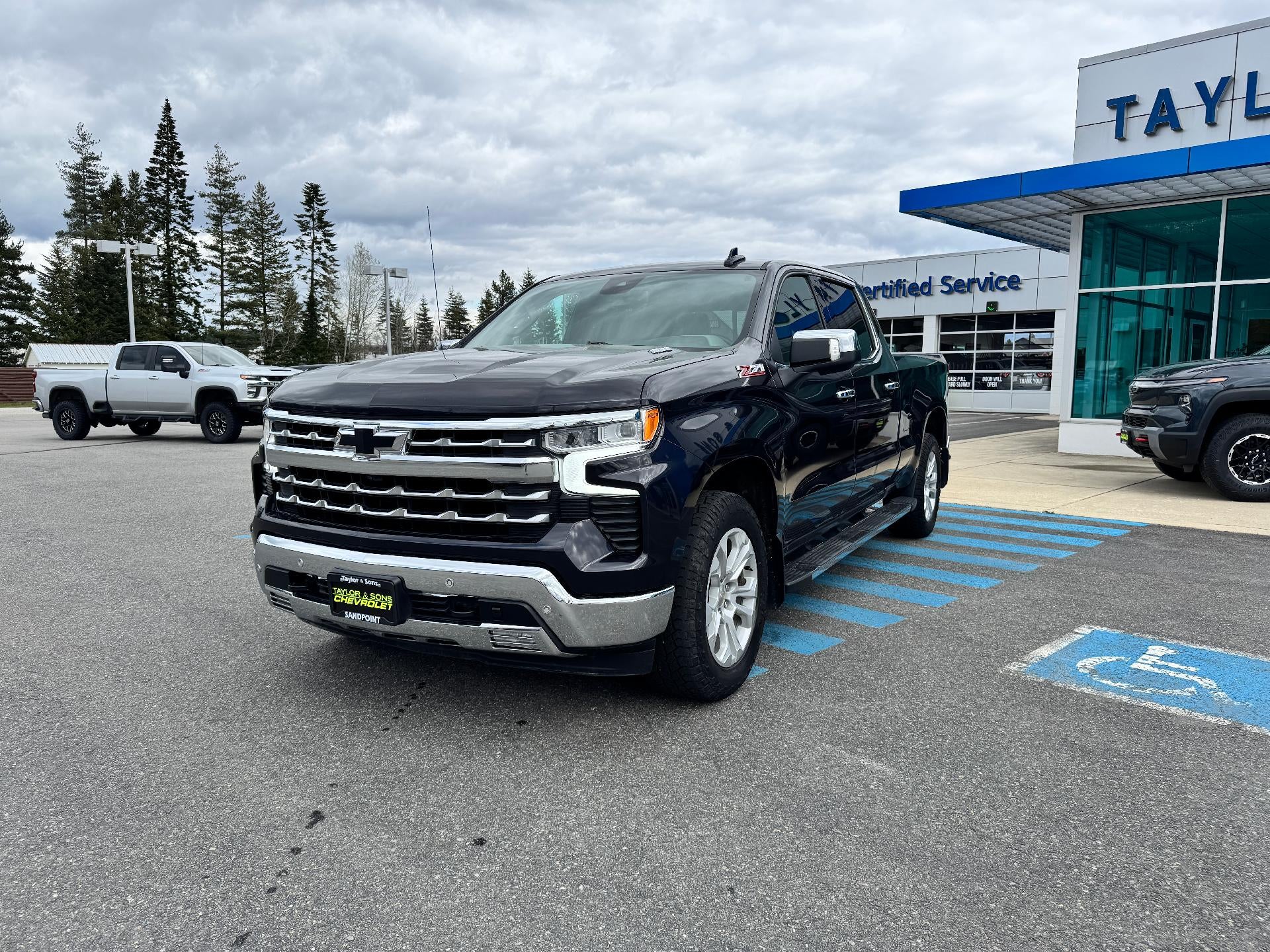 2022 Chevrolet Silverado 1500 LTZ / CREW / DMAX DIESEL / Z71 OFF ROAD / STANDARD BOX / 1 OWNER