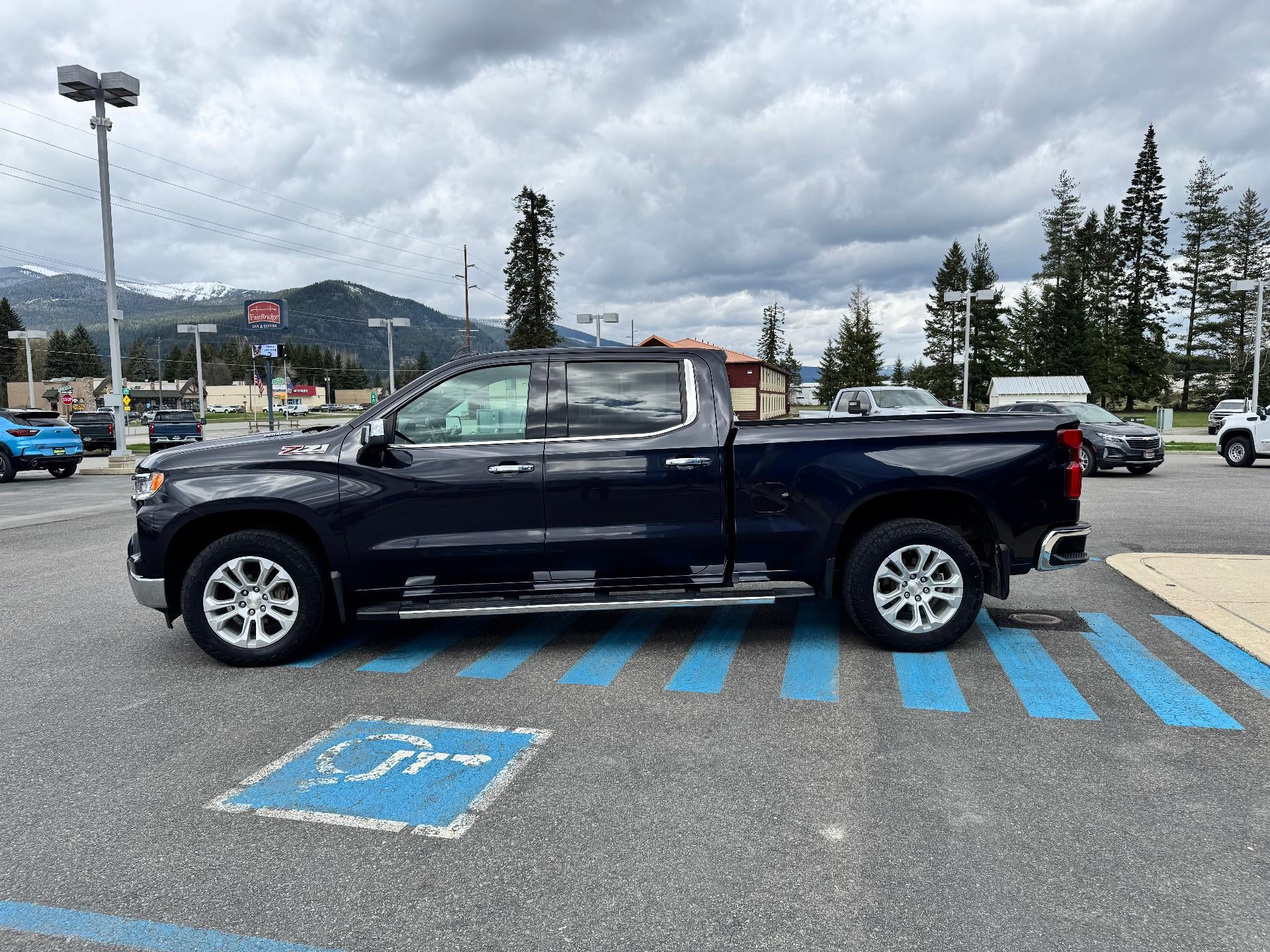 2022 Chevrolet Silverado 1500 LTZ / CREW / DMAX DIESEL / Z71 OFF ROAD / STANDARD BOX / 1 OWNER