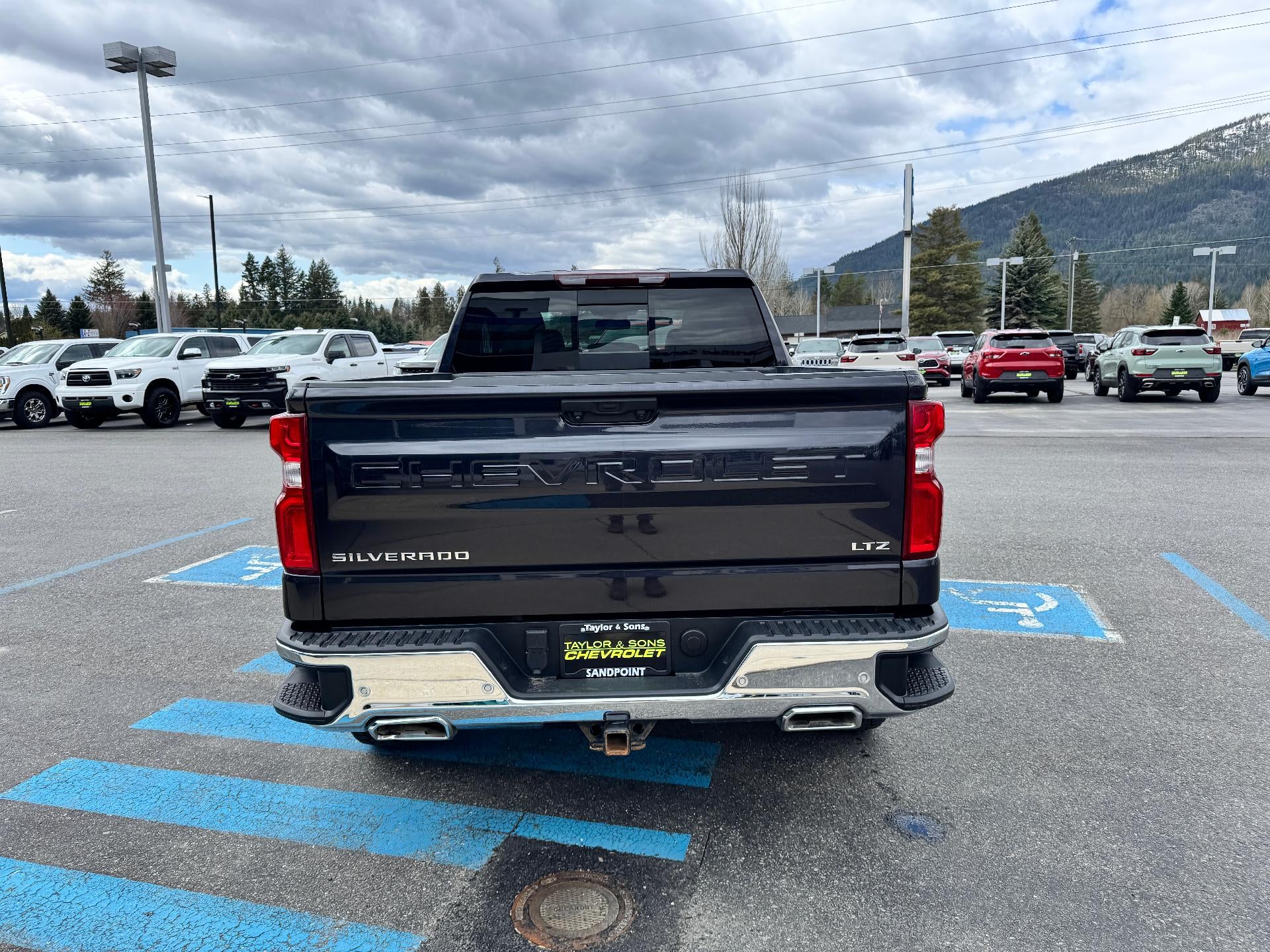 2022 Chevrolet Silverado 1500 LTZ / CREW / DMAX DIESEL / Z71 OFF ROAD / STANDARD BOX / 1 OWNER