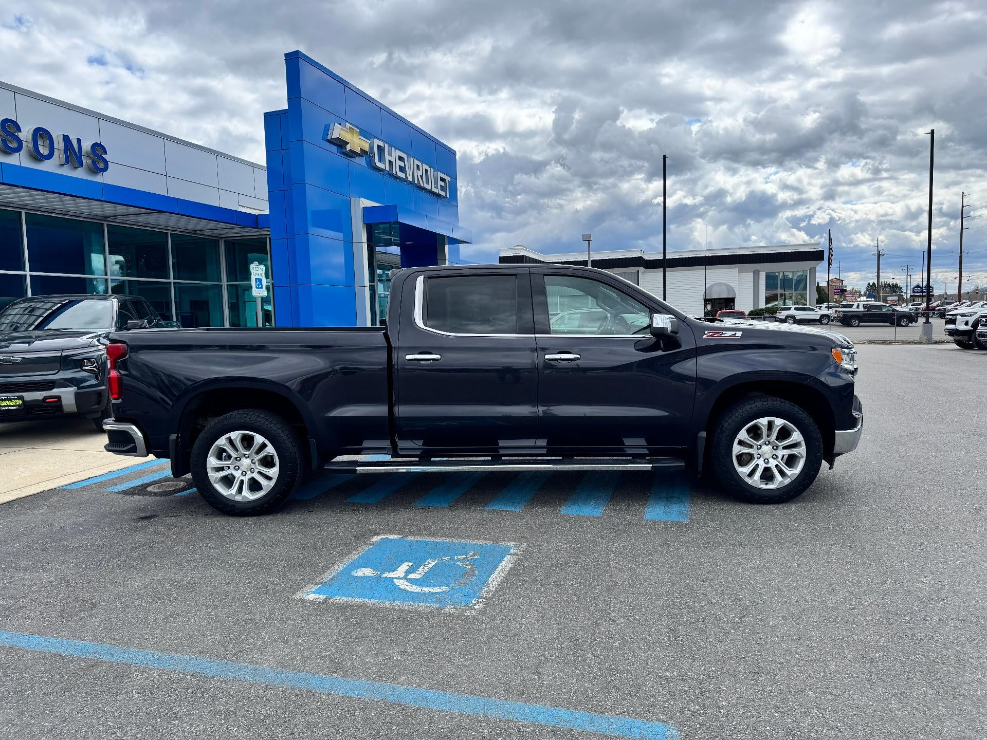 2022 Chevrolet Silverado 1500 LTZ / CREW / DMAX DIESEL / Z71 OFF ROAD / STANDARD BOX / 1 OWNER