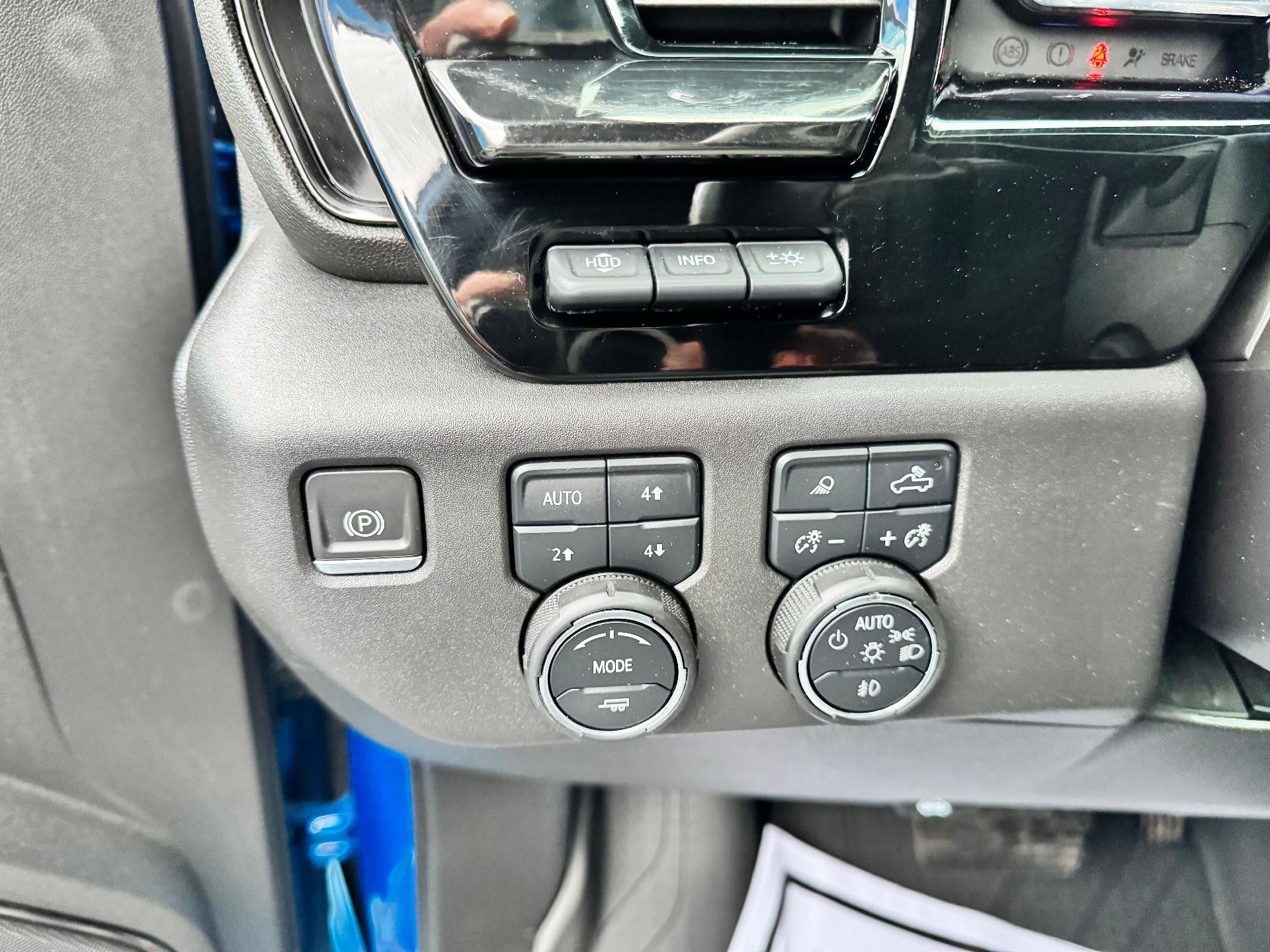 2022 Chevrolet Silverado 1500 ZR2 OFF ROAD / CREW / 6.2 LITER V8 / TECH PCKG / SUNROOF / 1 OWNER